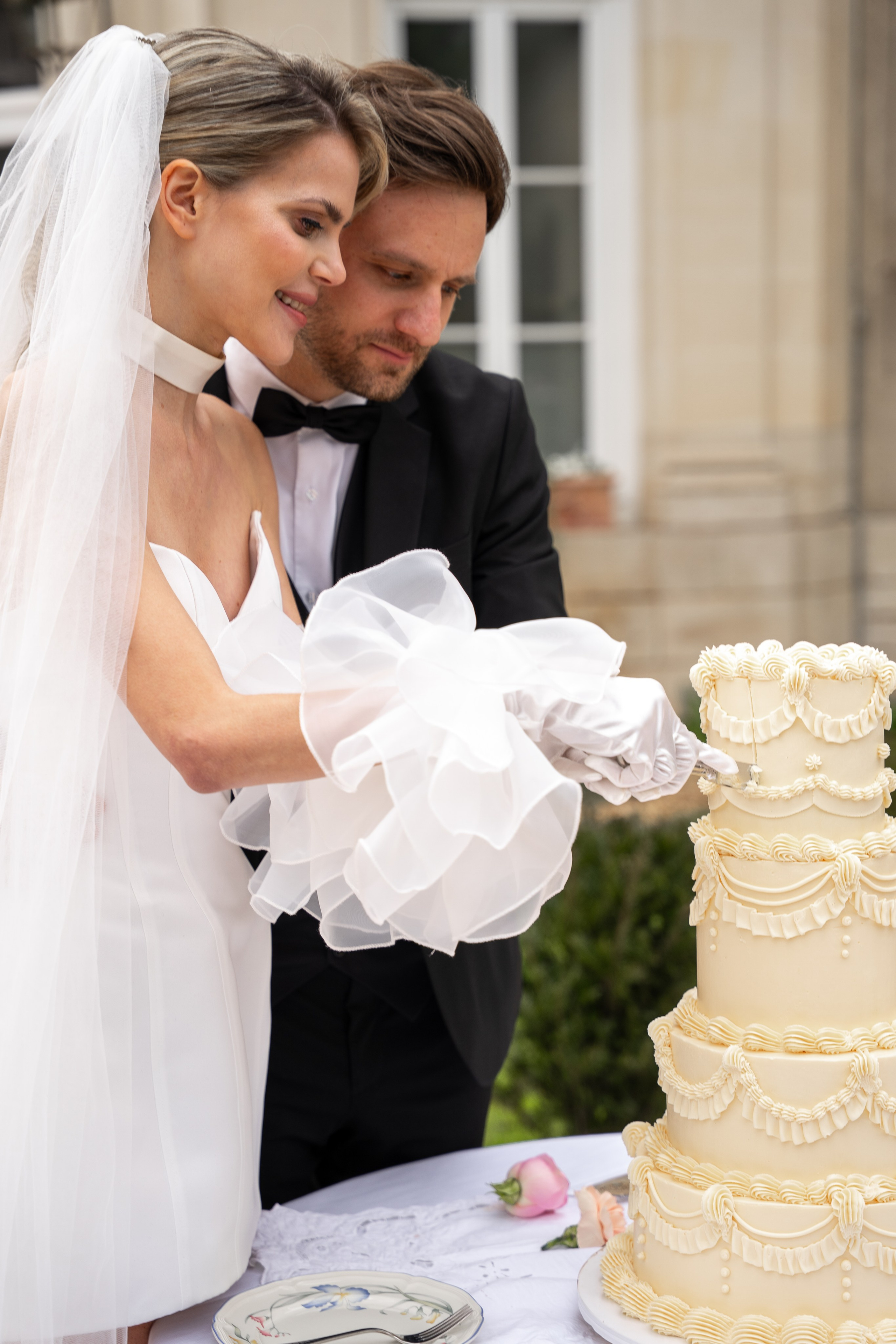 Chateau elopement inspiration. Wedding photographer in Paris Oksana Shum
