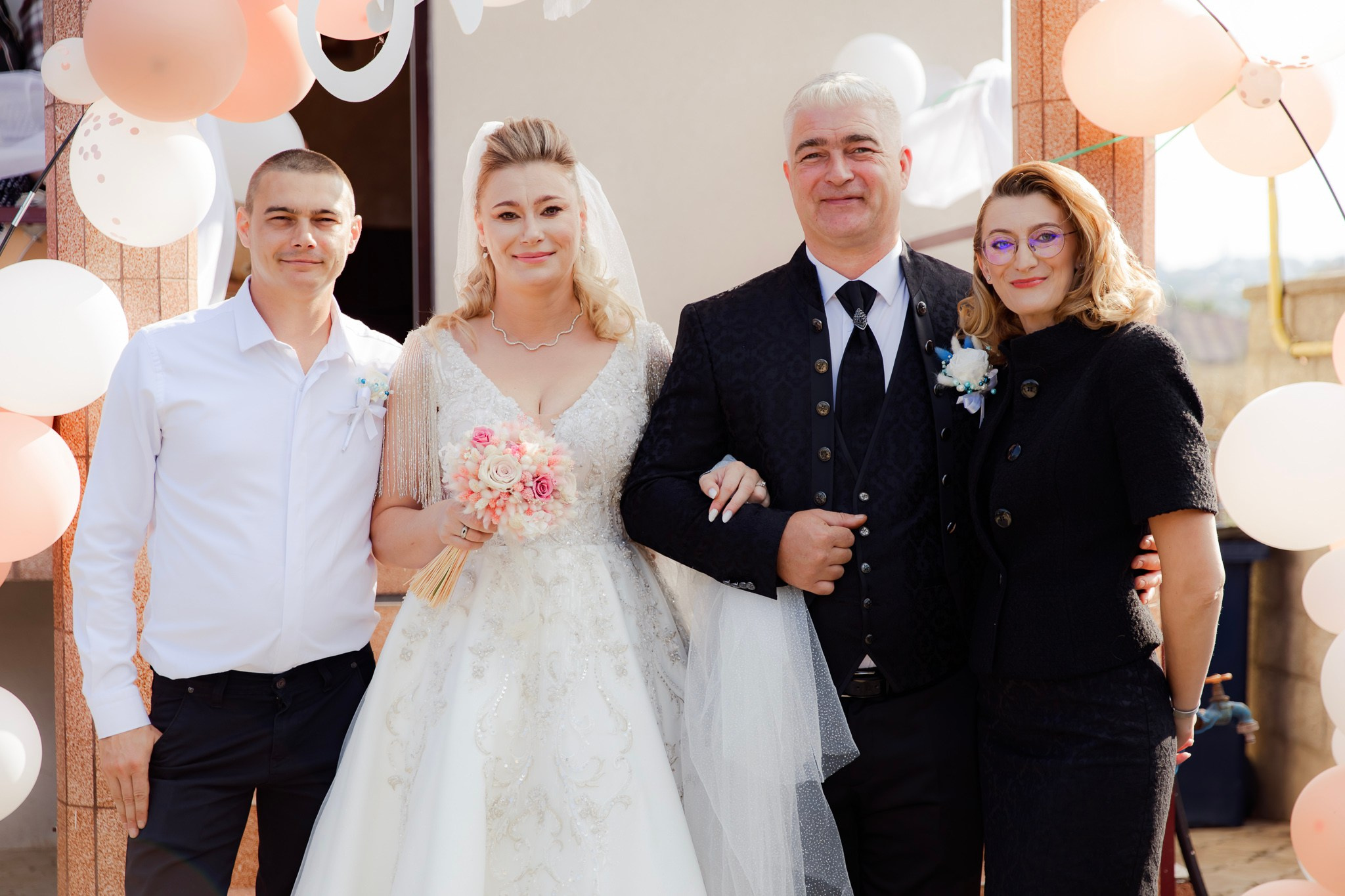 Mihai & Oana. Servicii foto-video profesionale, pentru momente de neuitat