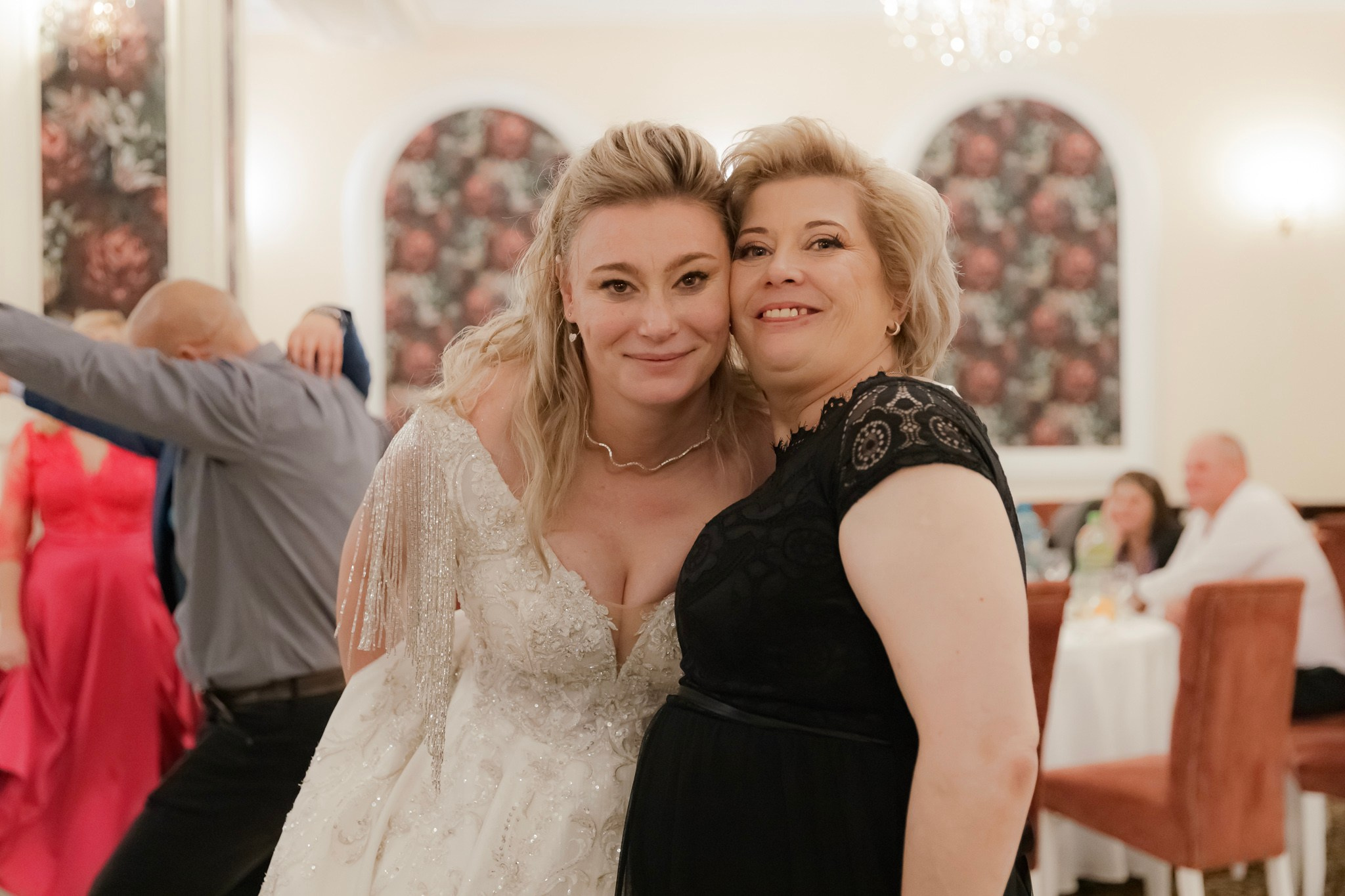 Mihai & Oana. Servicii foto-video profesionale, pentru momente de neuitat