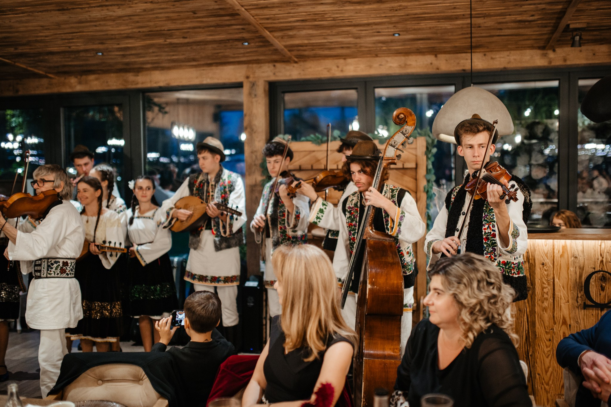 Nunta de Poveste la Sucevița: Cristi și Andreea. Servicii foto-video profesionale, pentru momente de neuitat