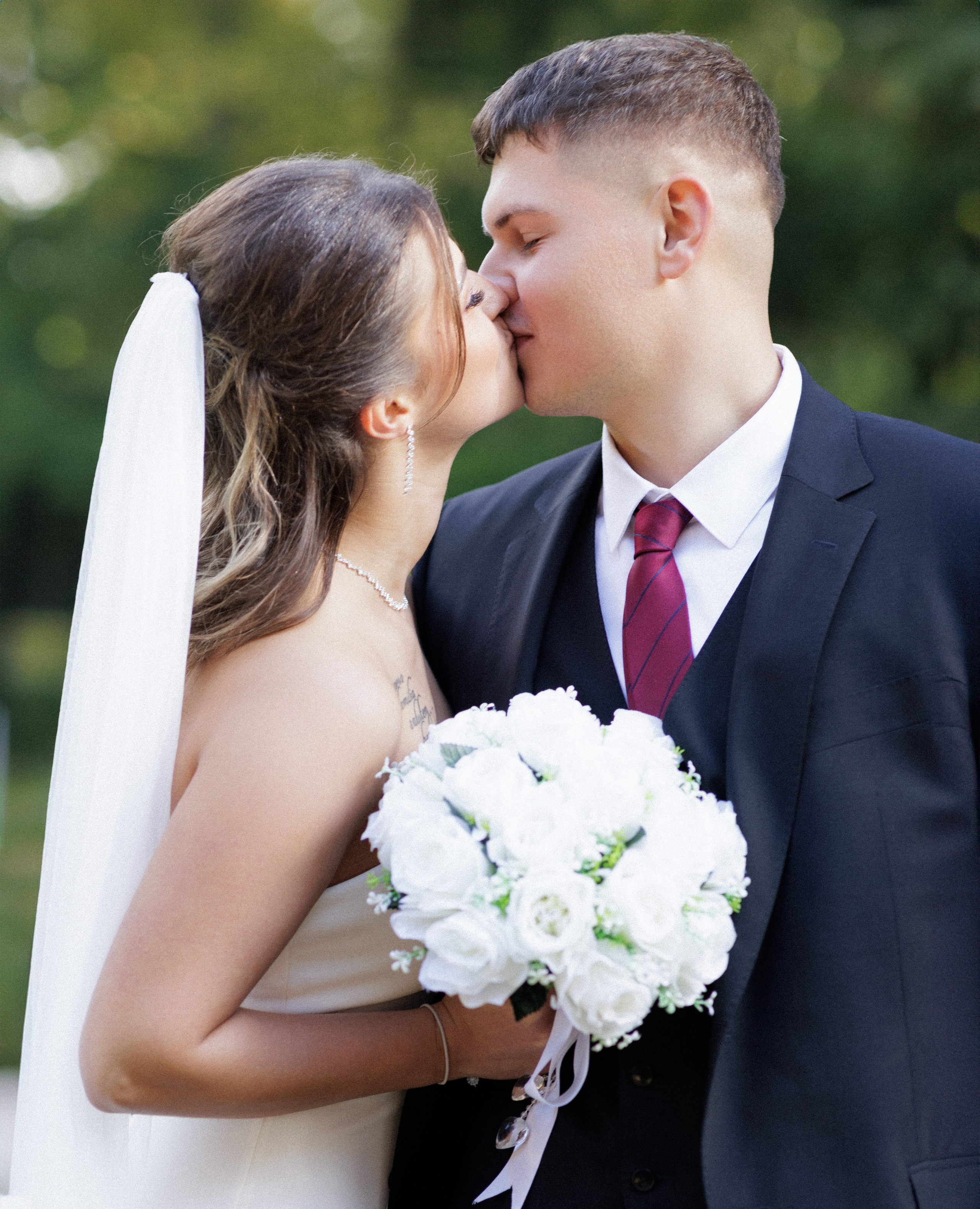 Hochzeitsfotografie im Schloss Arensburg: Ein Tag voller Liebe. Hochzeitsfotograf und Hochzeitsvideograf aus Hamburg | Roka21Film