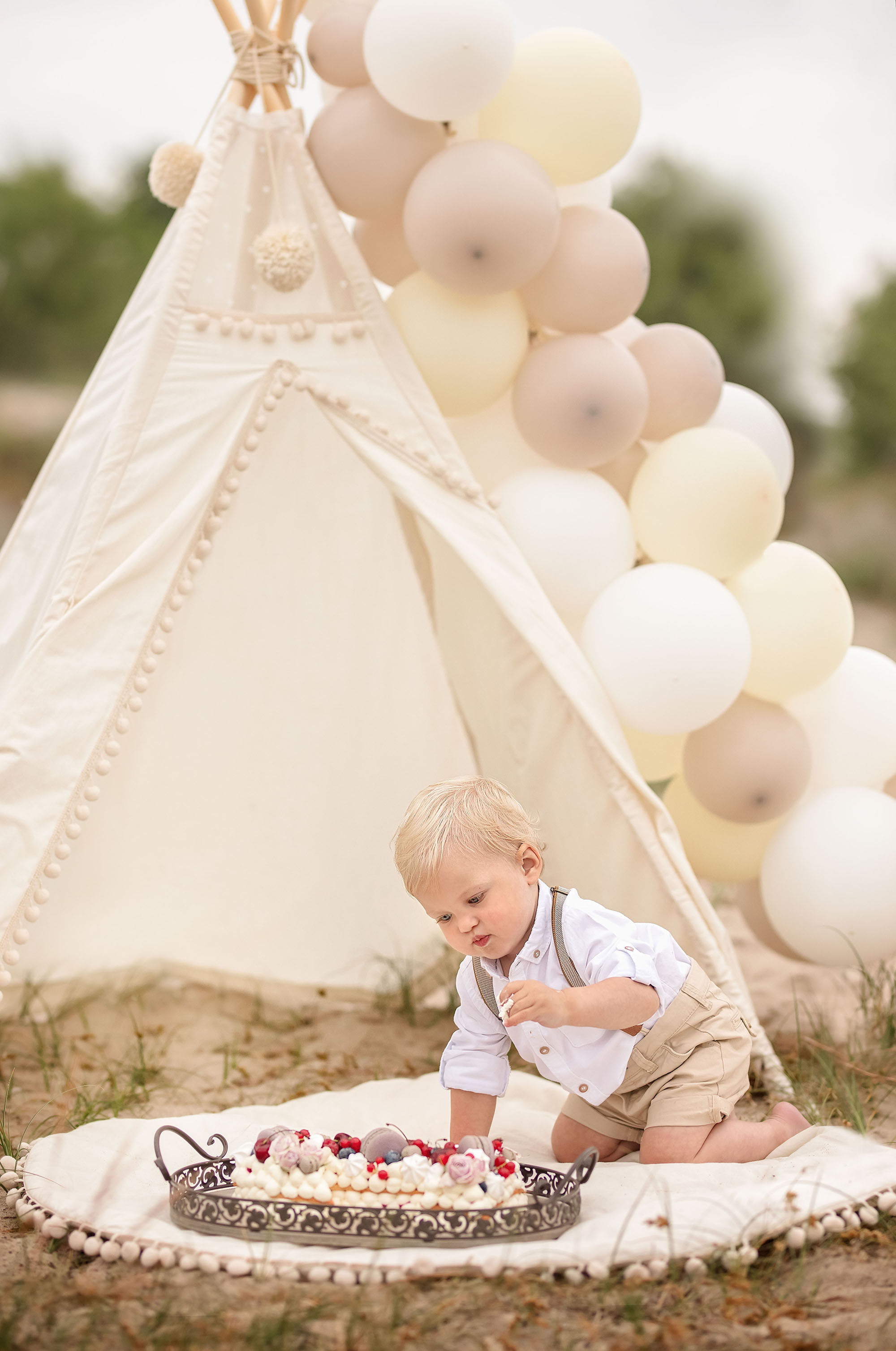 Gimtadienis gamtoje. Šeimos ir vaikų fotografė Klaipėdoje Kira Krasnaja