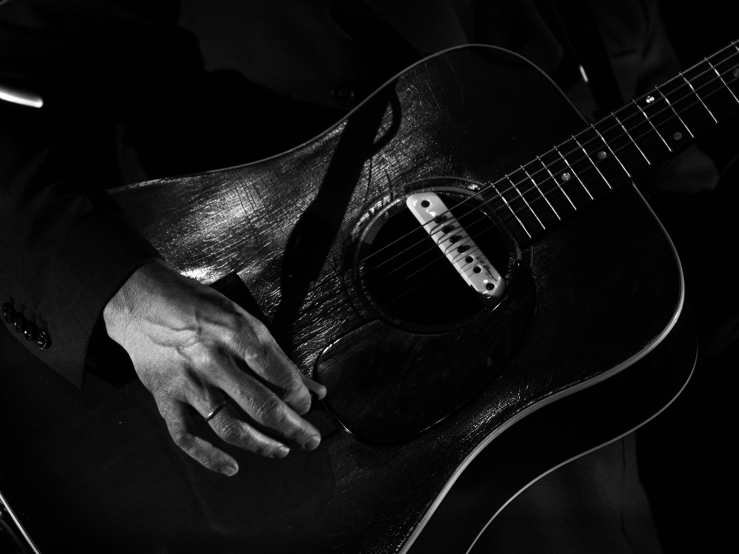 BRUNORI SAS // UNIPOL ARENA BOLOGNA. Francesco Mion // Sport & Live Music Photographer