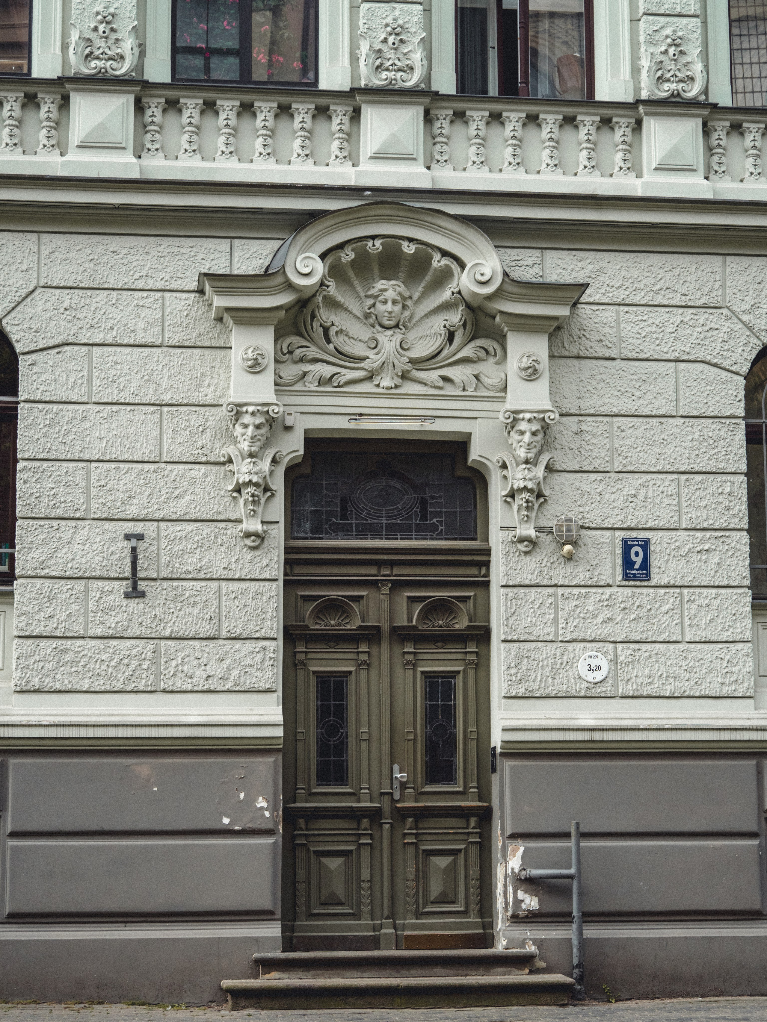 Voyage à Riga. Photographe sur Cote d’Azur. Portraits de familles, couples, enfants, événements