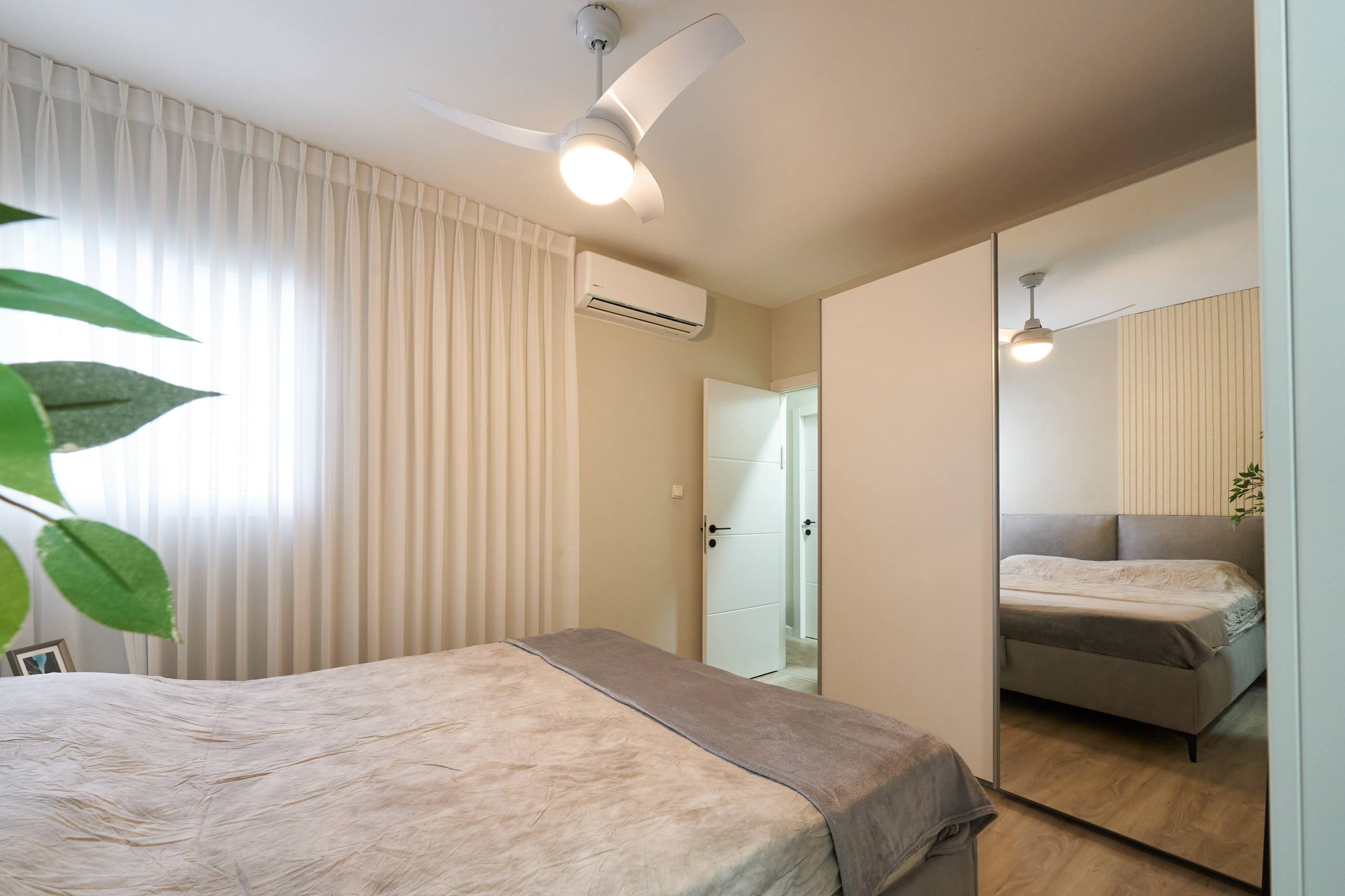 Interior. צלם אלכס ברט בישראל