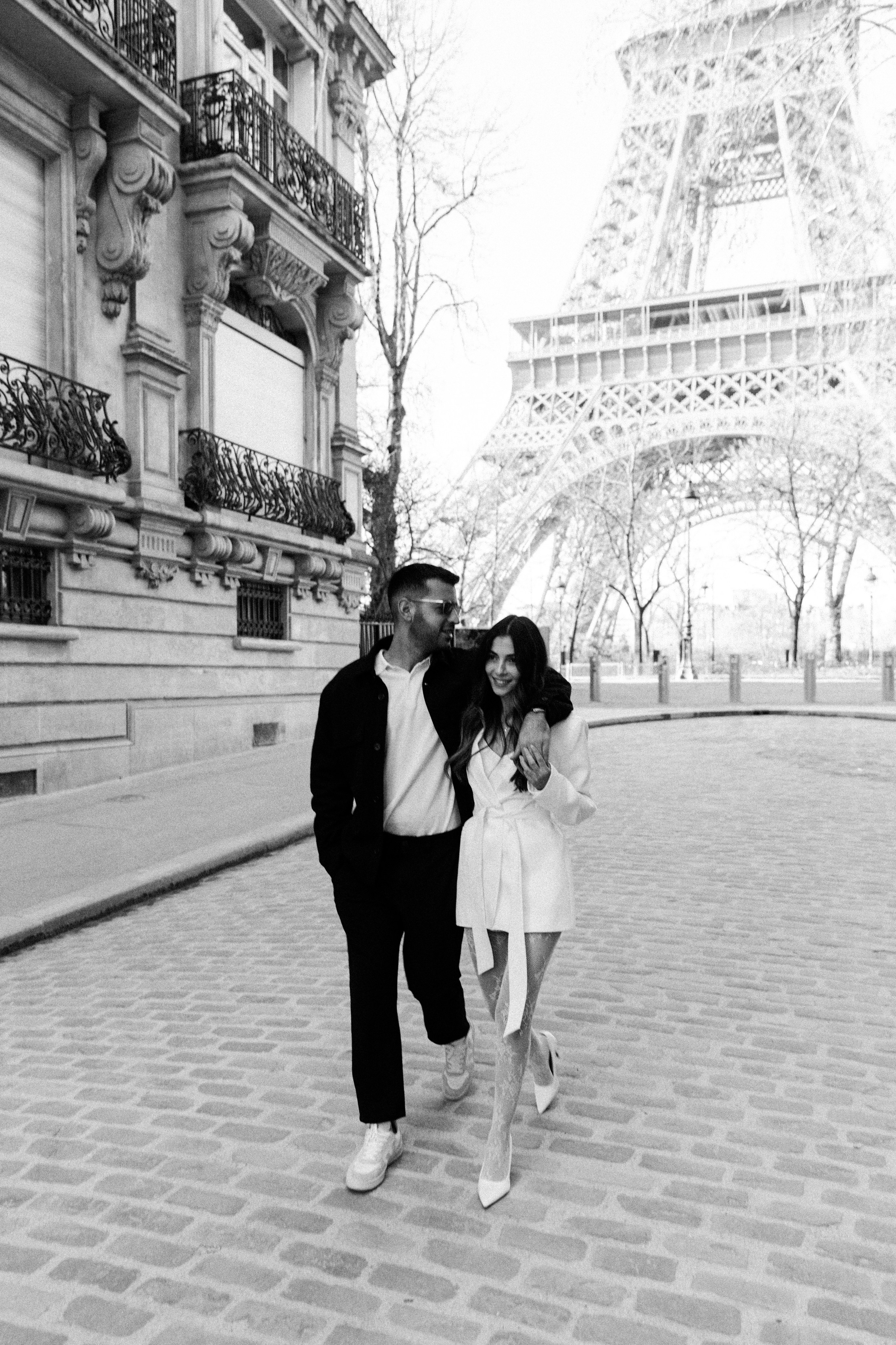 Pre-Wedding Couple Photo Walk in Paris | Engagement Photography. Paris Wedding Photographer