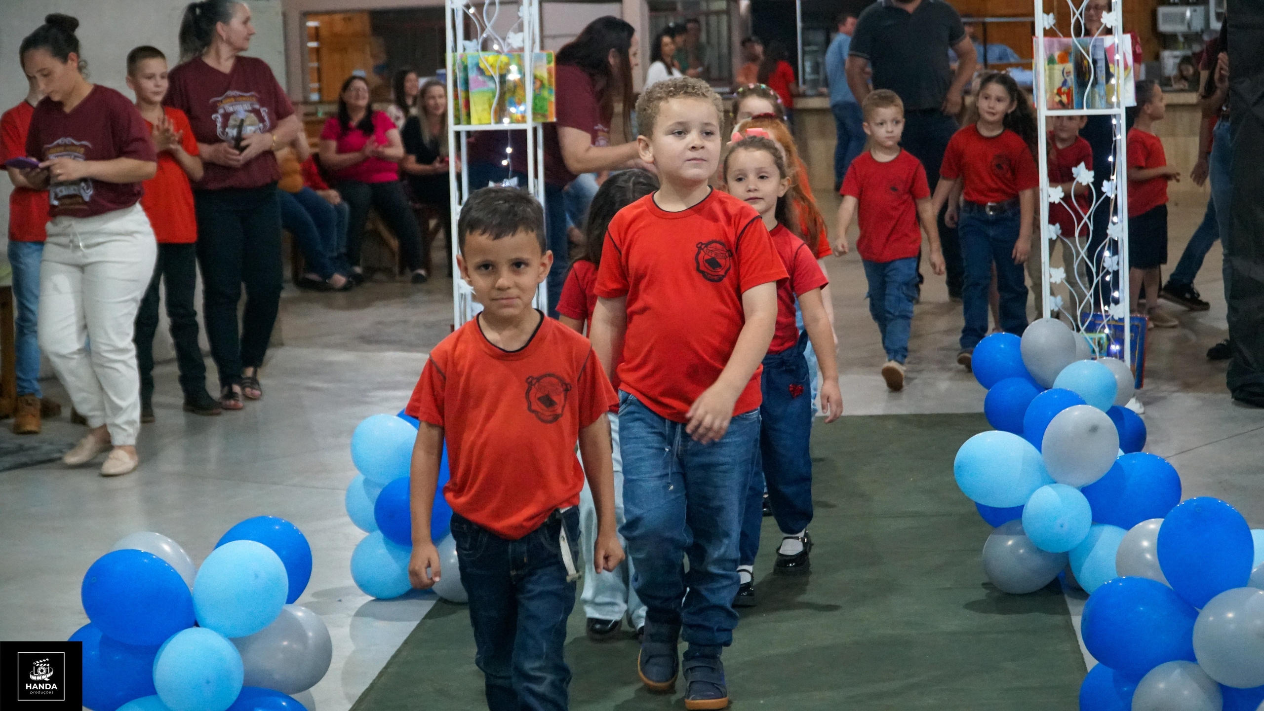Noite autógrafos colégio Aurélio Buarque de Holanda. Handa Produções