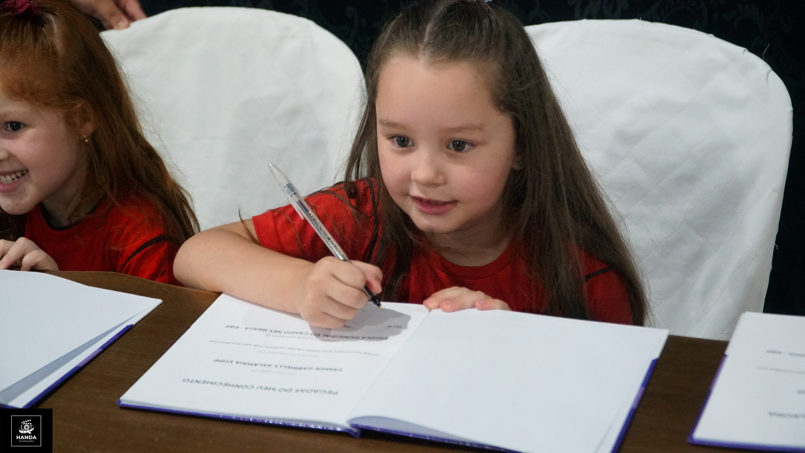 Noite autógrafos colégio Aurélio Buarque de Holanda. Handa Produções