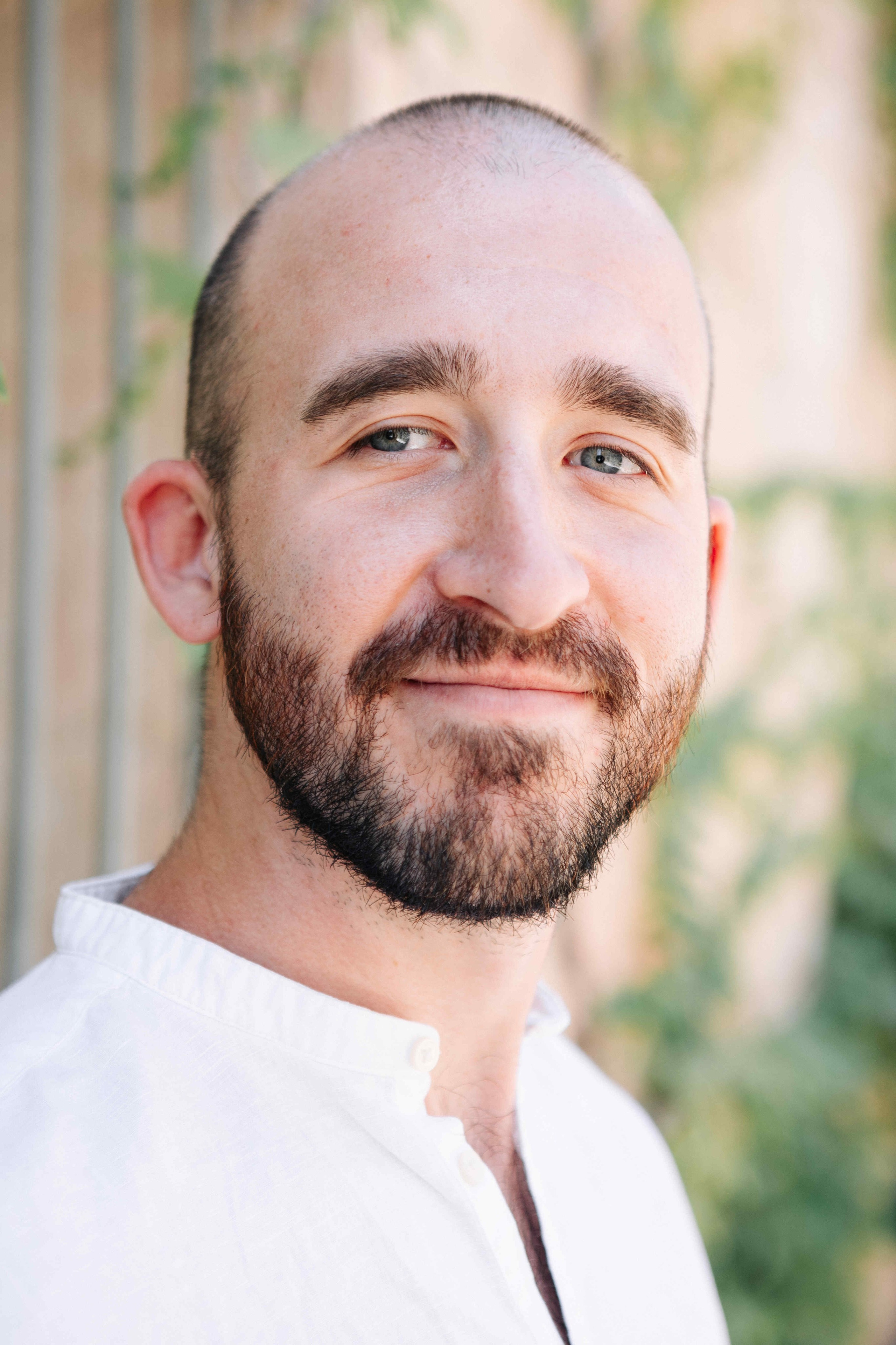 A MONTH AFTER THE WEDDING (morning). PHOTOGRAPHER IN ISRAEL