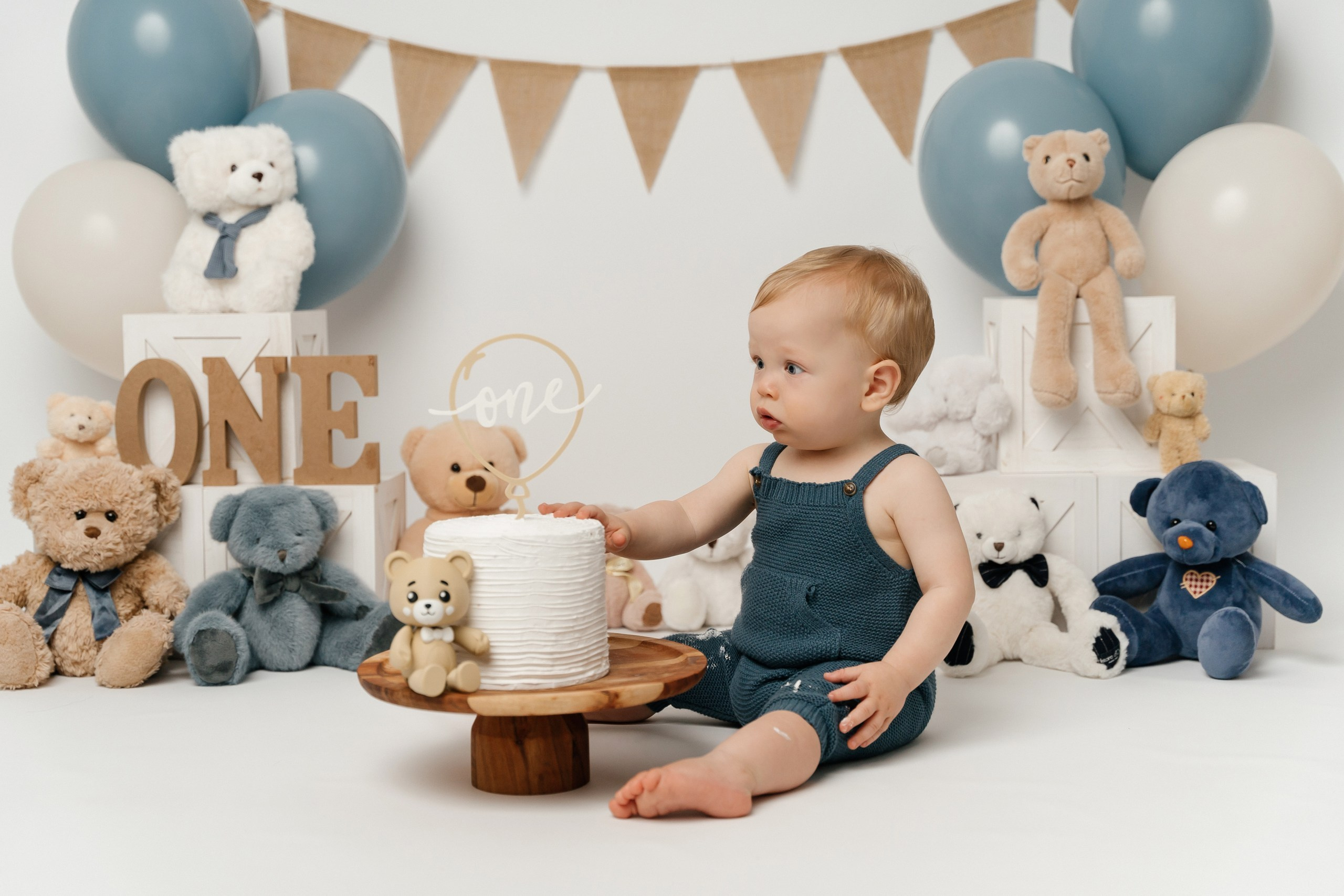 First birthday cake smash session. Newborn and family photographer. Hills District. Sydney