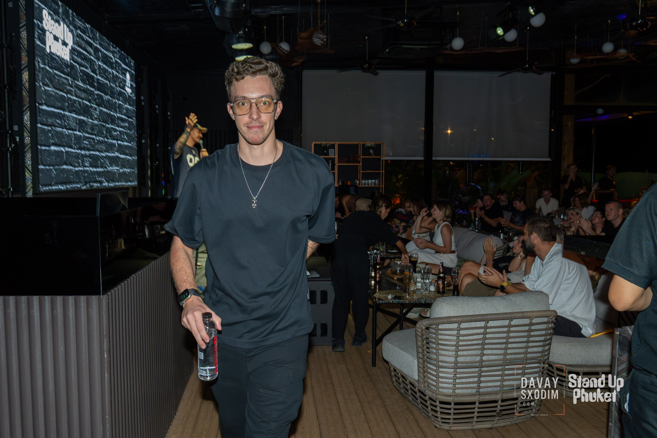 Standup Влада Лапина | Фоторепортаж | Афиша | DAVAYSXODIM.com PHUKET. АФИША|ФОТОРЕПОРТАЖИ|ИВЕНТЫ|ПХУКЕТ