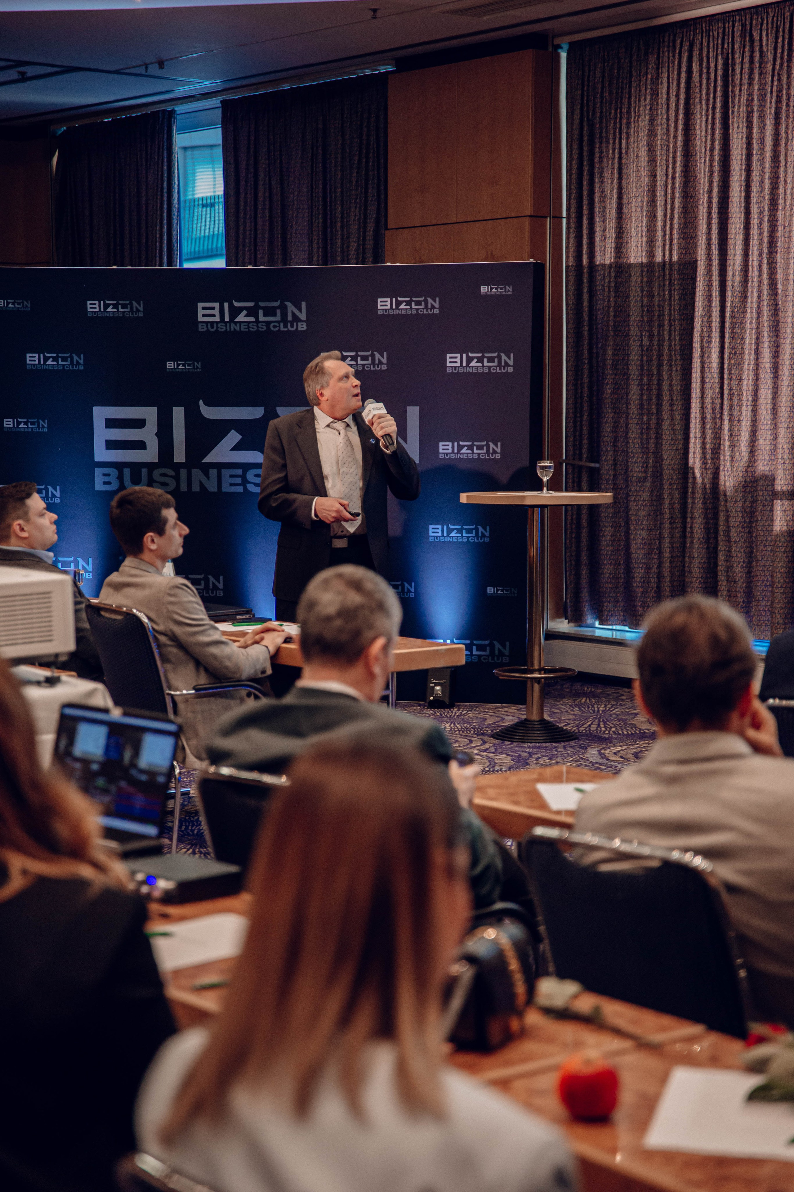 Club Bizon. Portrait family photographer in Berlin Elena Zakh