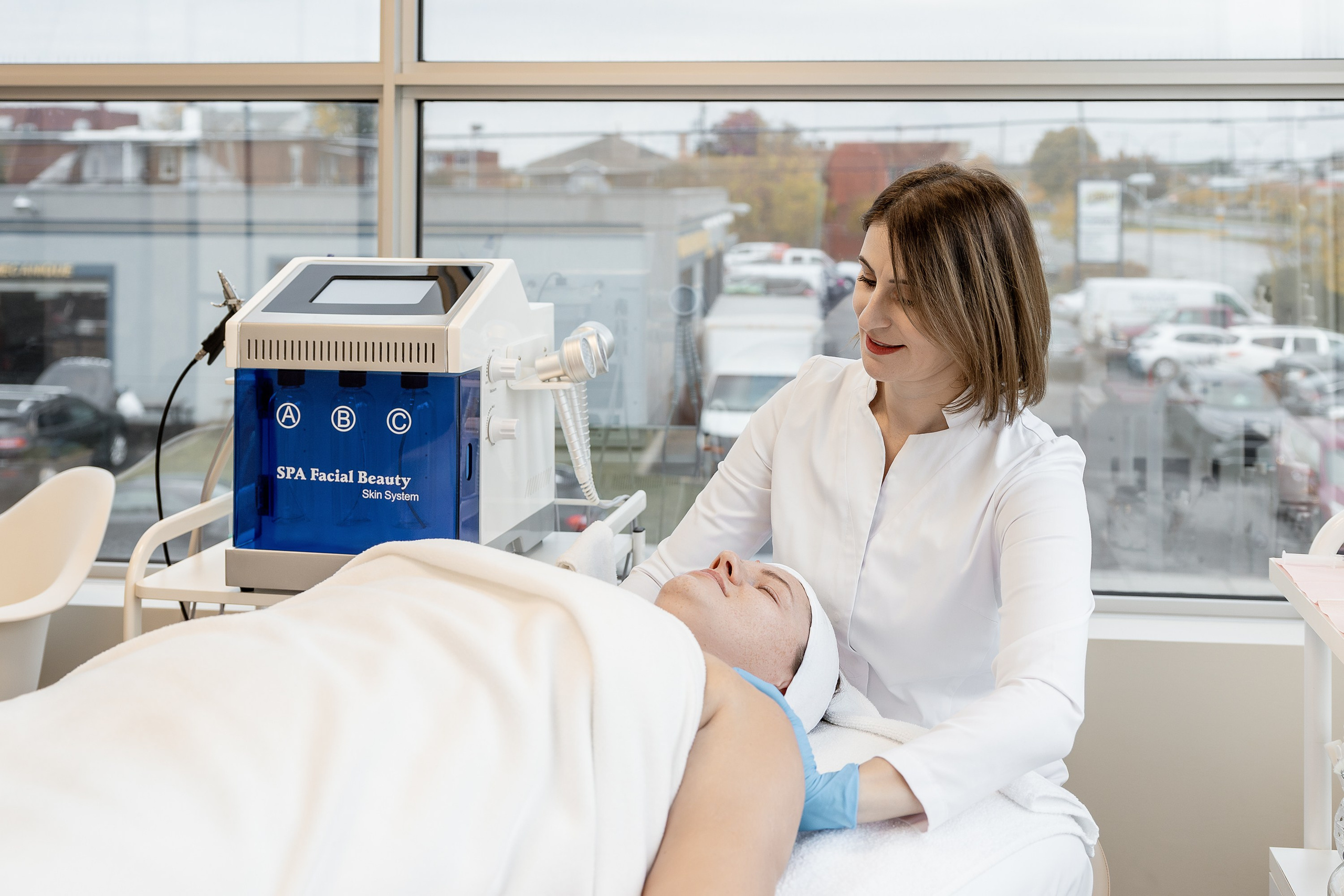 Violeta Sili, Esthéticienne/Beautician