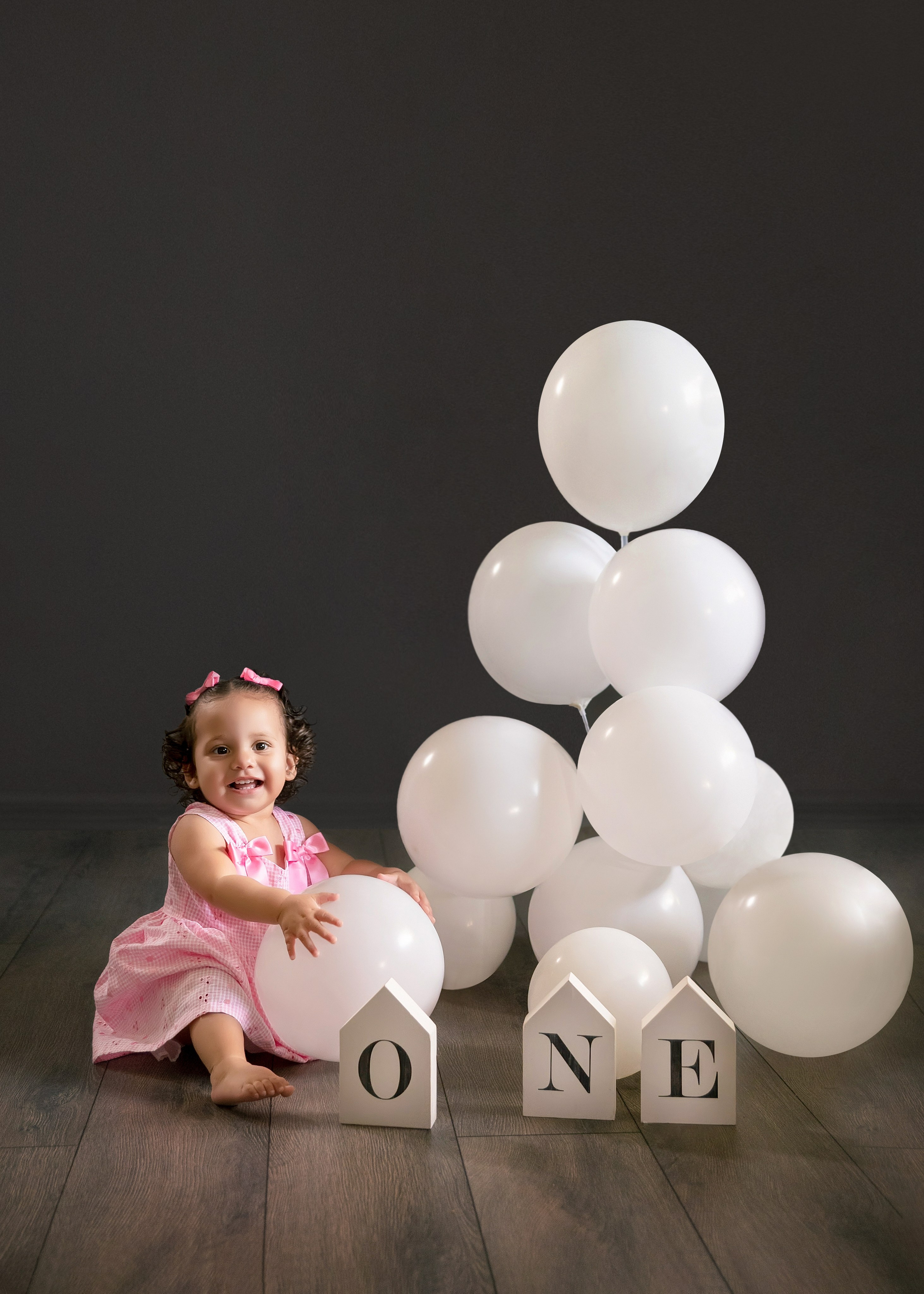 ONE year baby girl. Portrait, kids and family photographer in Wesley Chapel Alina Alice Osipova