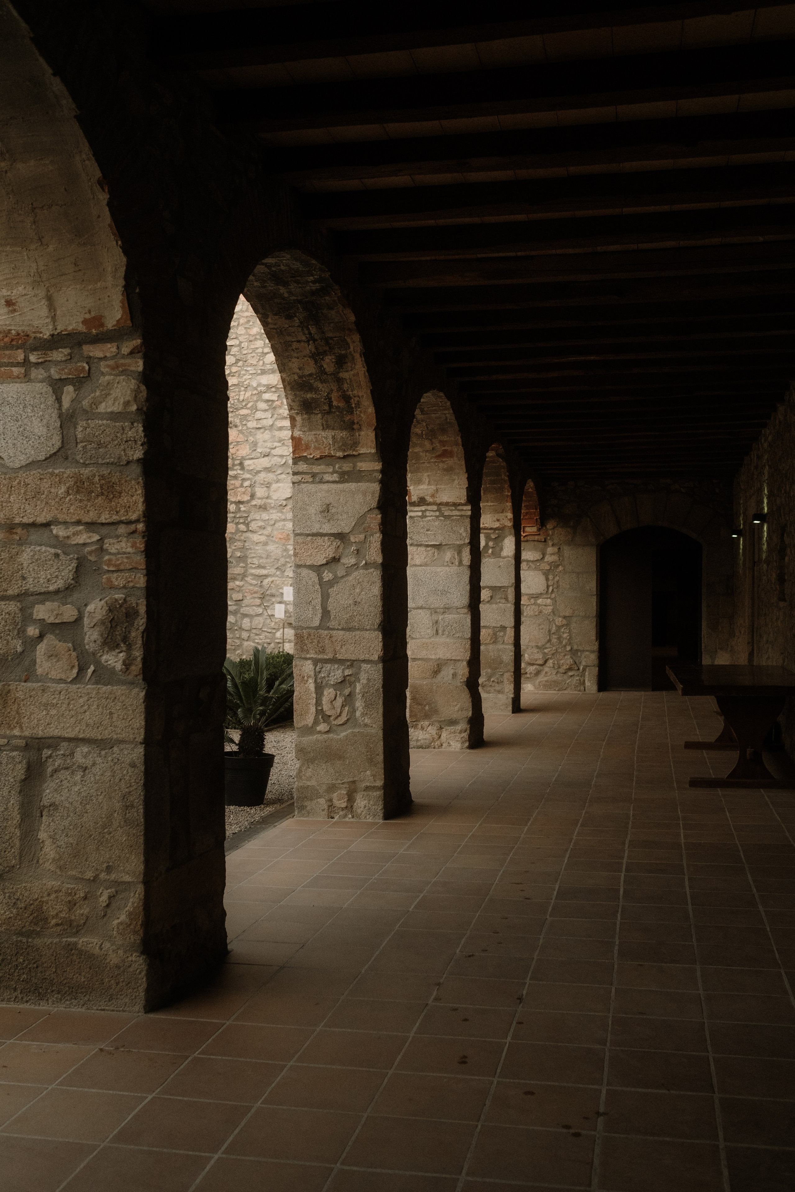Svetlana & Alman. Monestir Sant Salvi. Paola fotógrafo / videografo de bodas en Barcelona