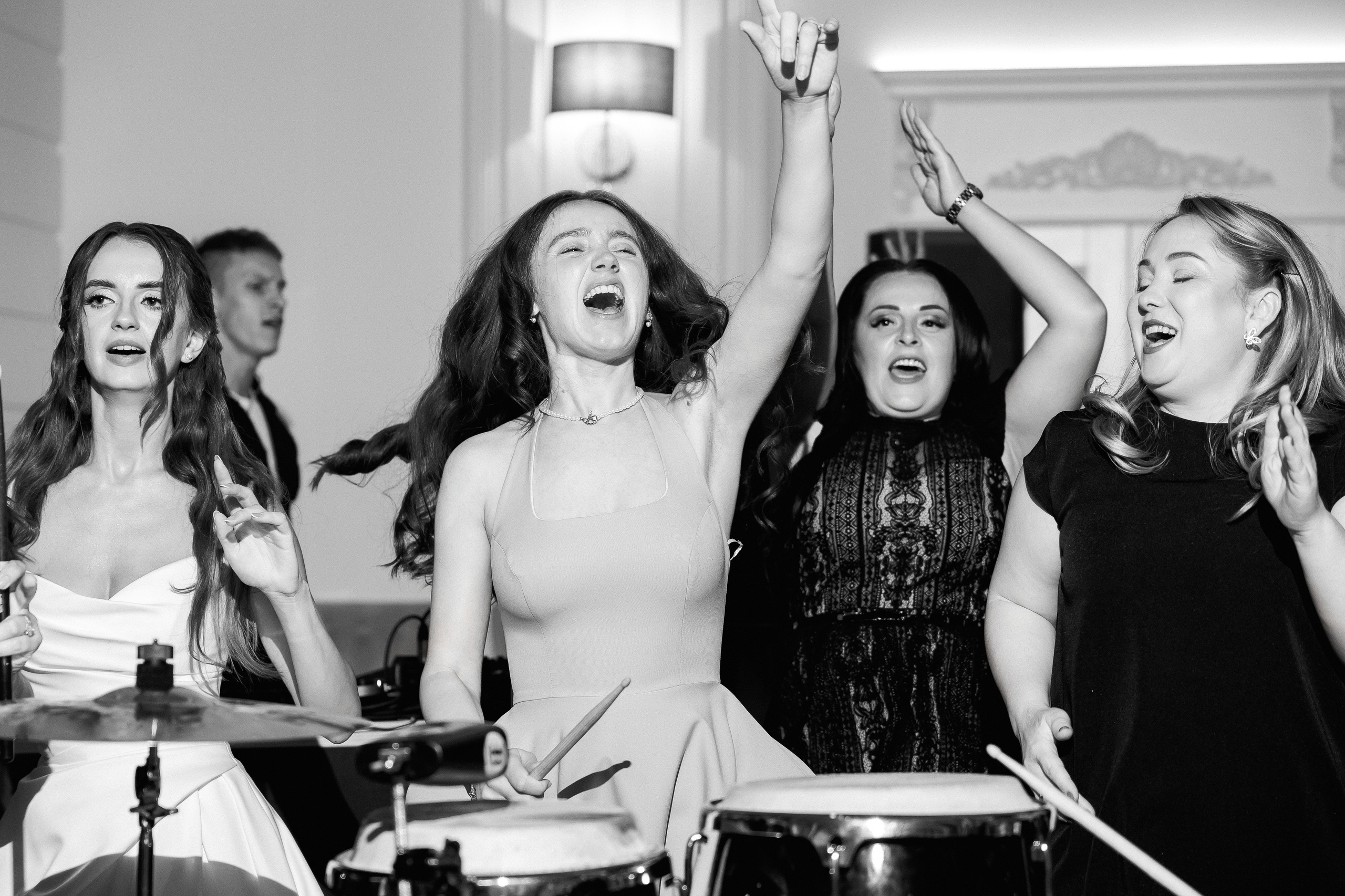 Eugen & Livia — Grand Elysee — Wedding Day. Servicii Foto și Video 067188353