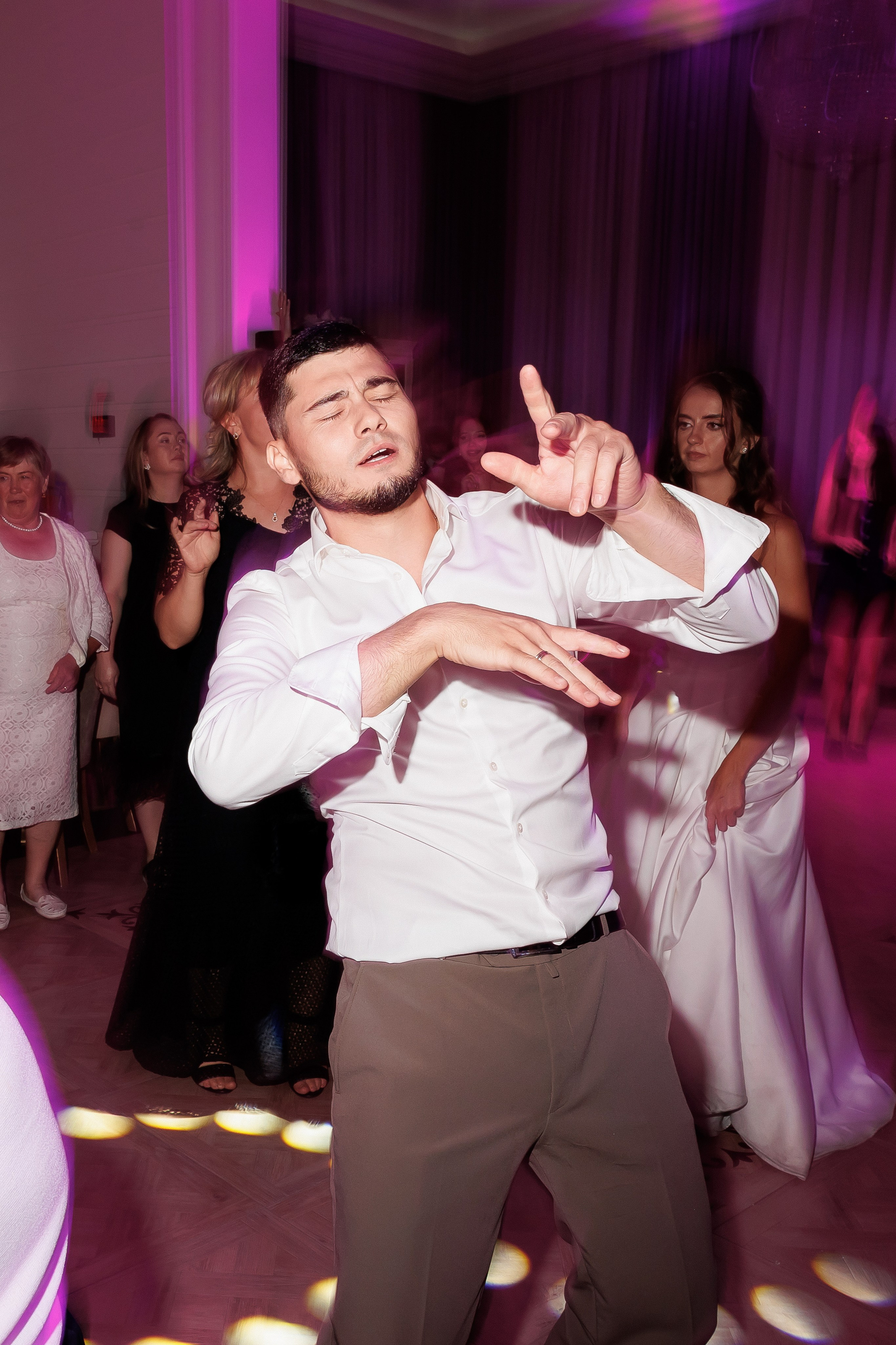 Eugen & Livia — Grand Elysee — Wedding Day. Servicii Foto și Video 067188353