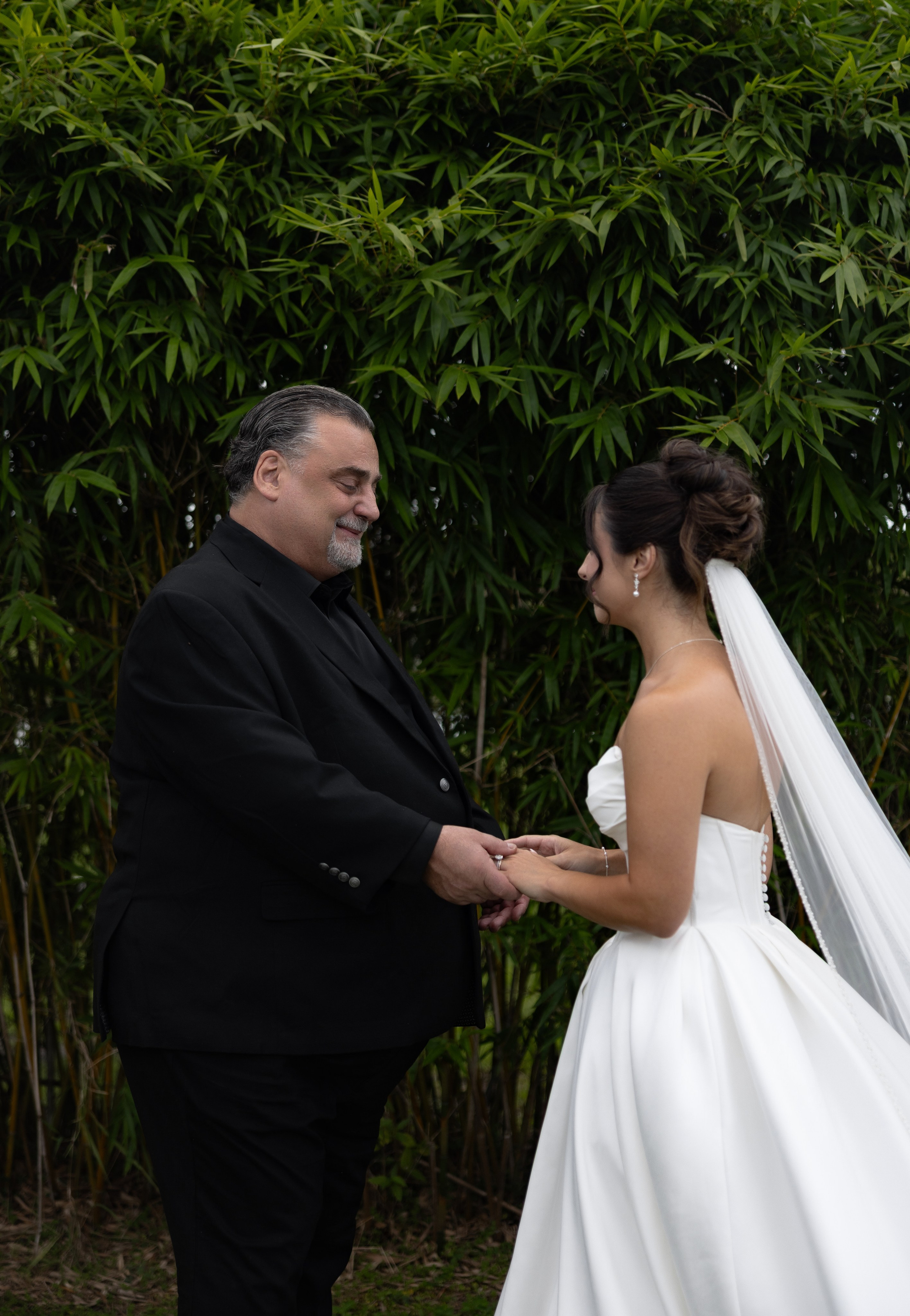 Alexsa and Robert. Ever After Farm Peach. Photographer Anastasia Nagibina