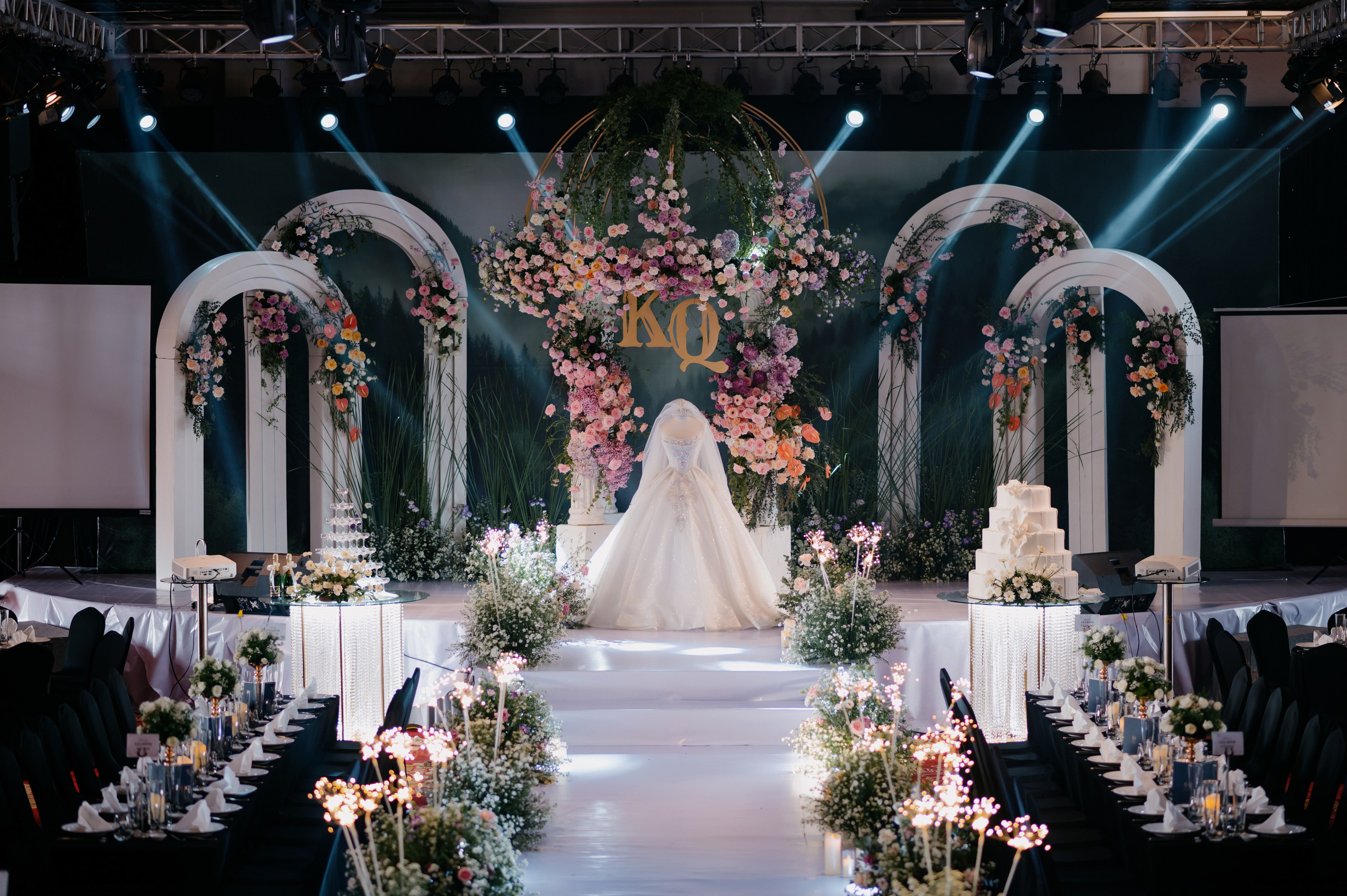 KHANG & QUYEN / Lavela Hotel. Saigon Wedding Present | Art Beyond Moments