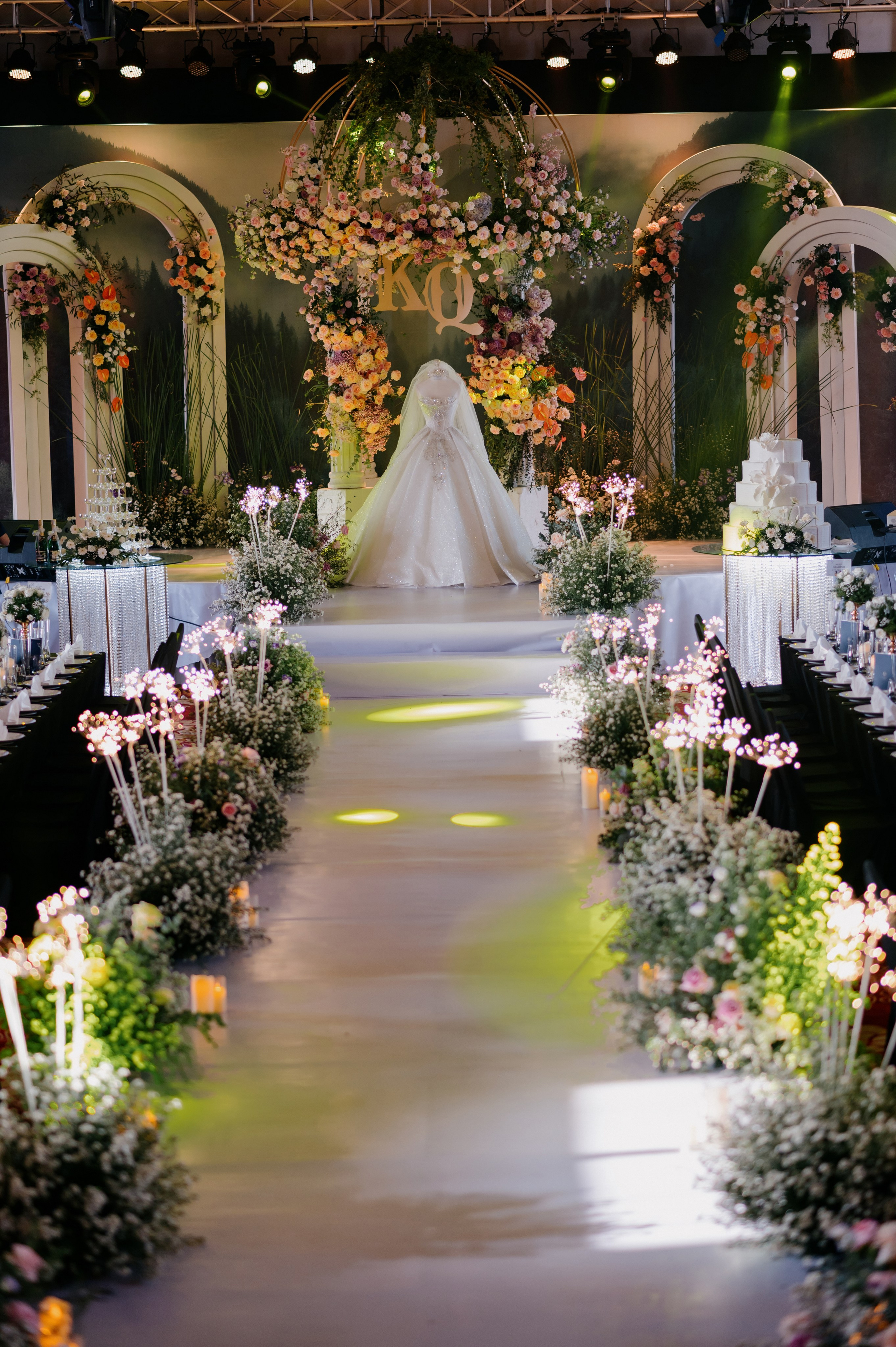 KHANG & QUYEN / Lavela Hotel. Saigon Wedding Present | Art Beyond Moments