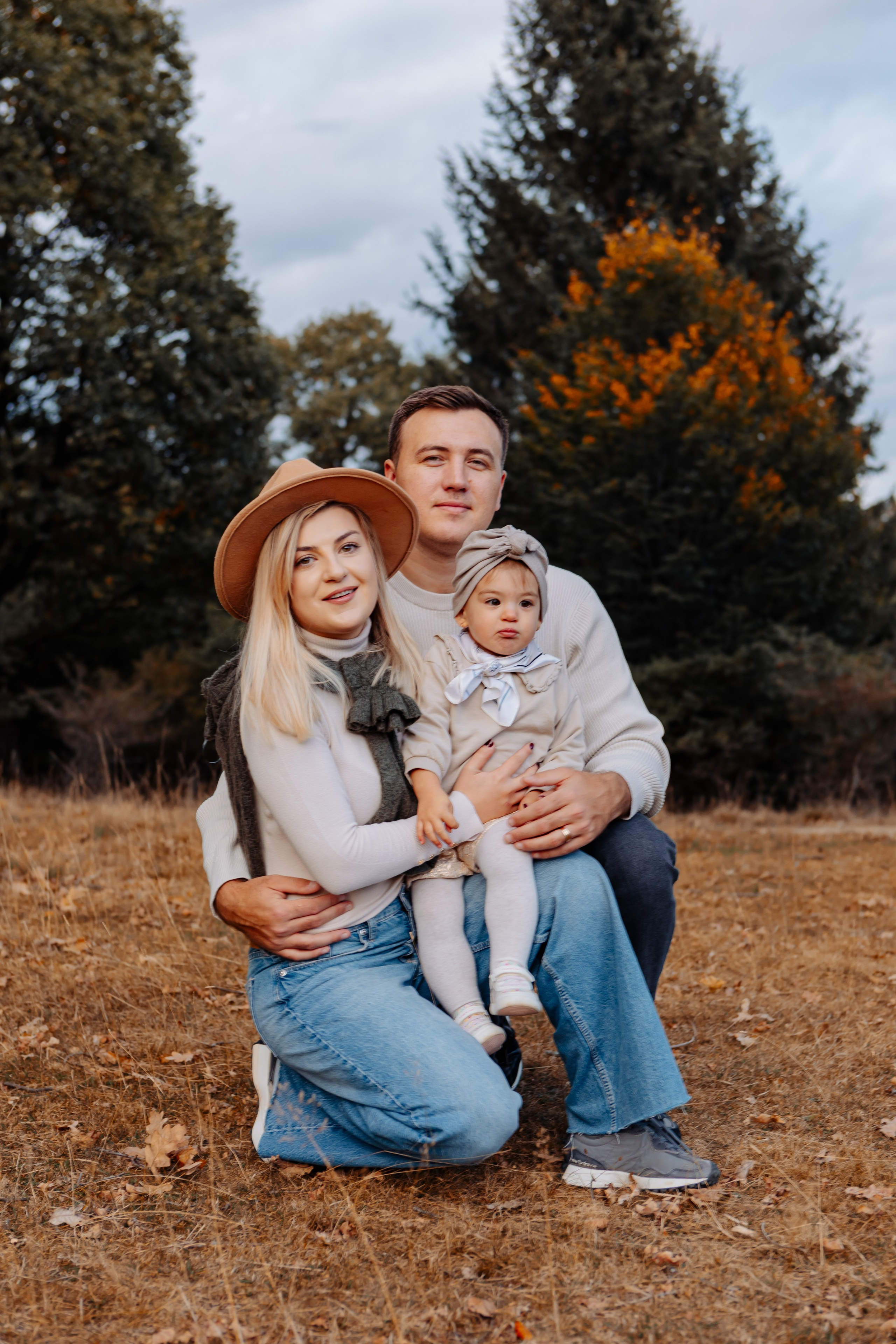 Dorina, Sergiu și Daria. Cristina Andronache fotograf Brașov fotograf de familie fotograf de nunta Brașov