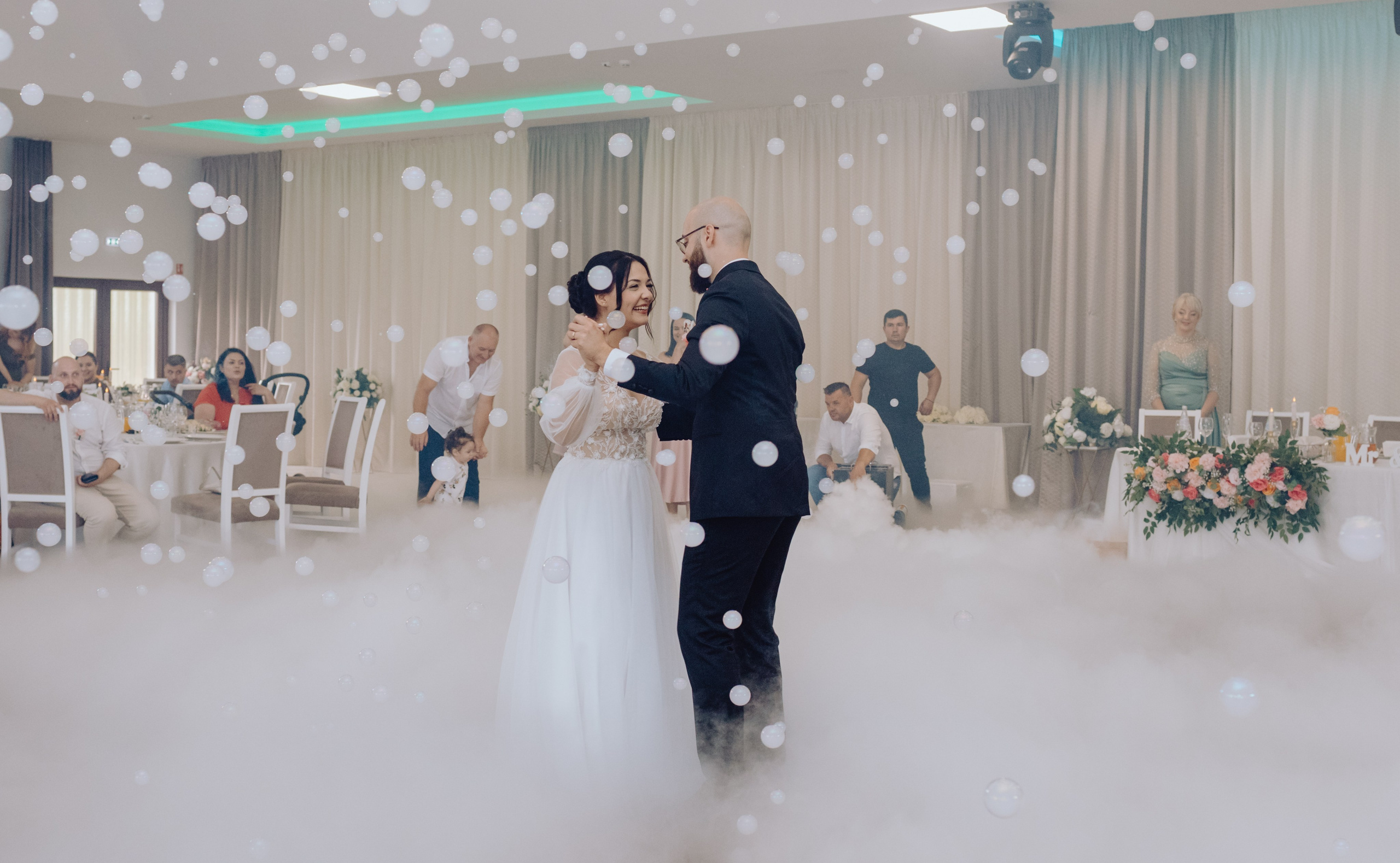 Moise & Delia. Wedding & couple photographer from Romania Rut Vetan