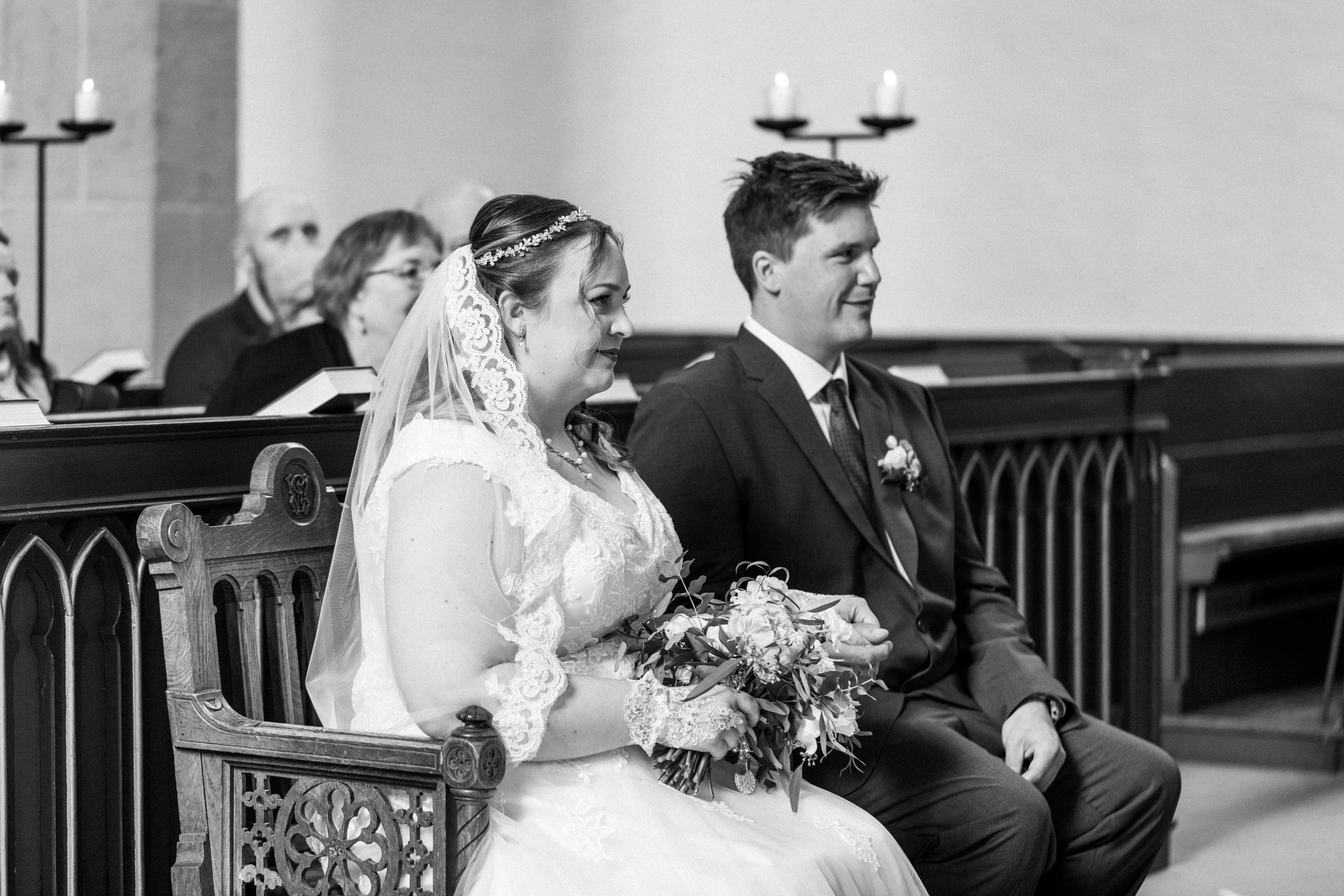 Kirchliche Trauung in Oerlinghausen – Emotionale Hochzeitsfotos & Stilvolle Reportagen!. Hochzeitsfotografin in Gütersloh | Authentische Hochzeitsreportagen | TK Photographie