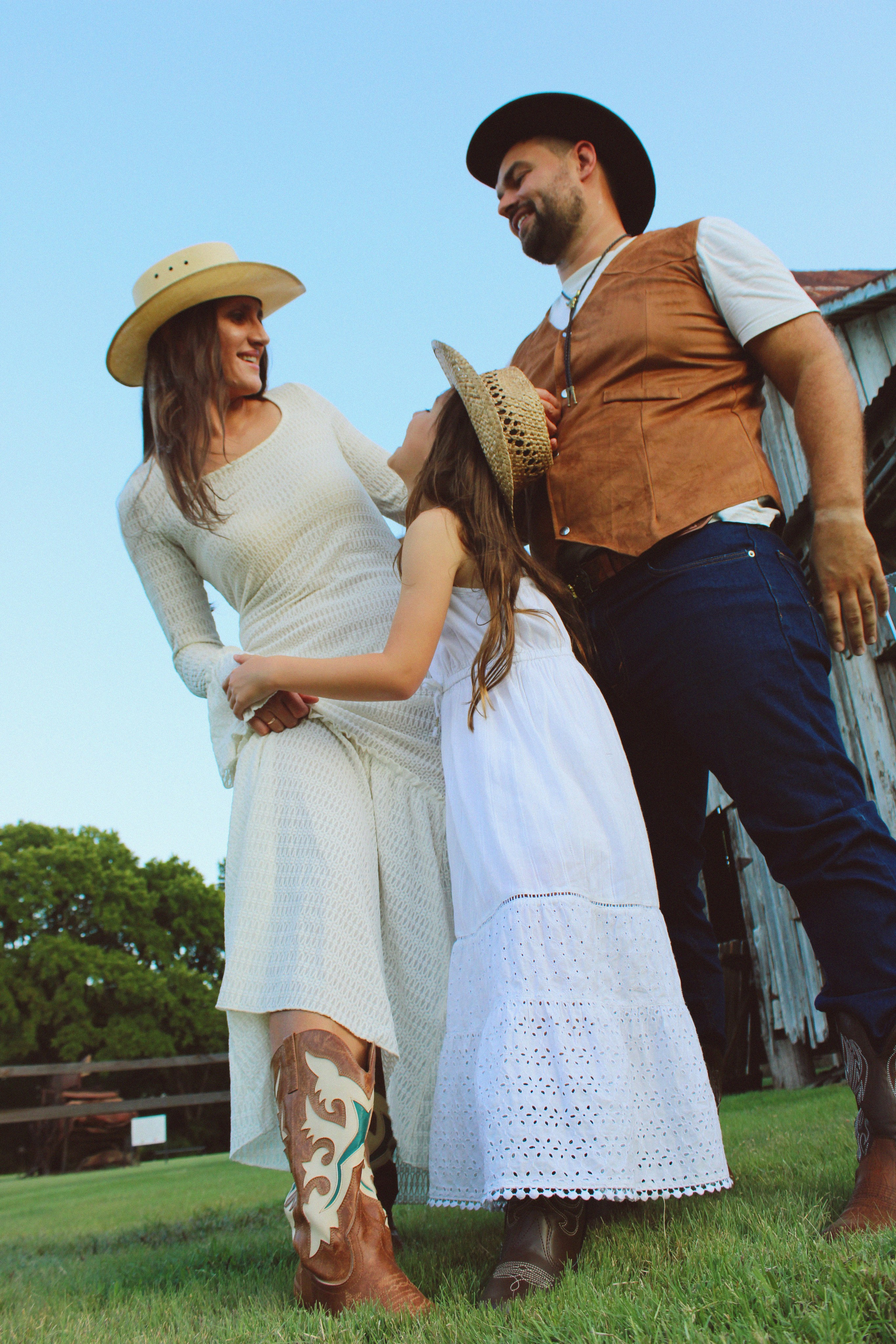 Texas Countryside Family Photoshoot in Cowboy Style. Lana Petrychenko — Portrait & Family Photographer. Valencia, Spain