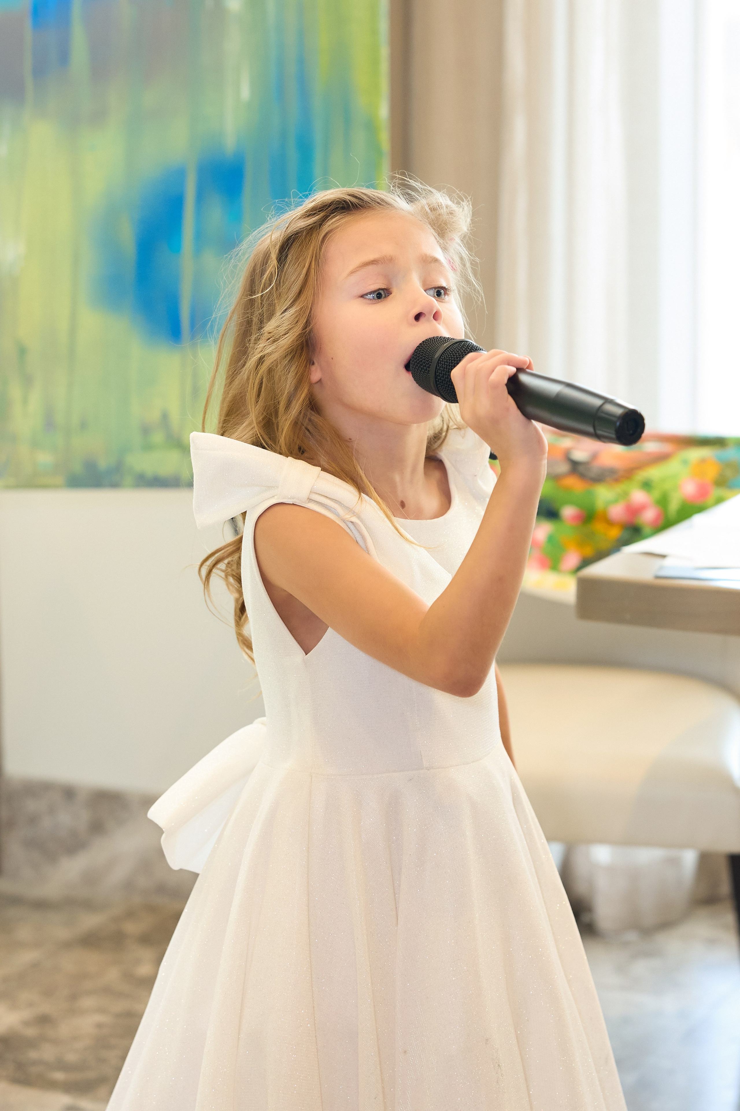 Авторская благотворительная художественная выставка Дианы Бортник. Фотограф Юлия Маковеева