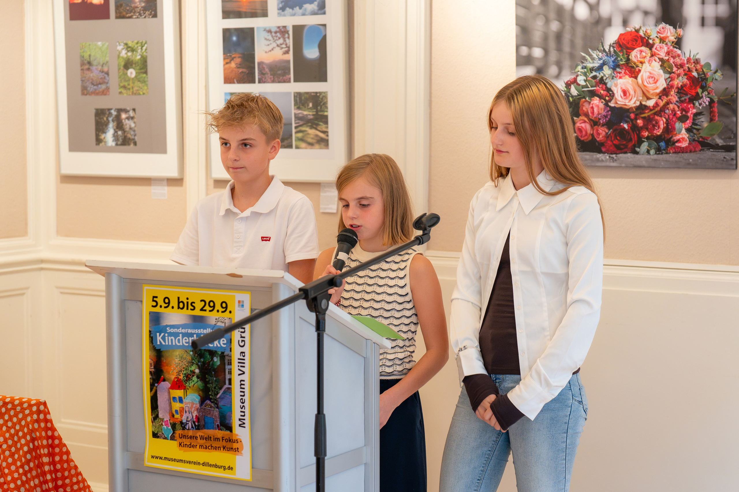 Die Ausstellung “Kinderblicke: Unsere Welt im Fokus — Kinder machen Kunst” (Deutschland, Dillenburg). Family, fashion & event photographer in Doha