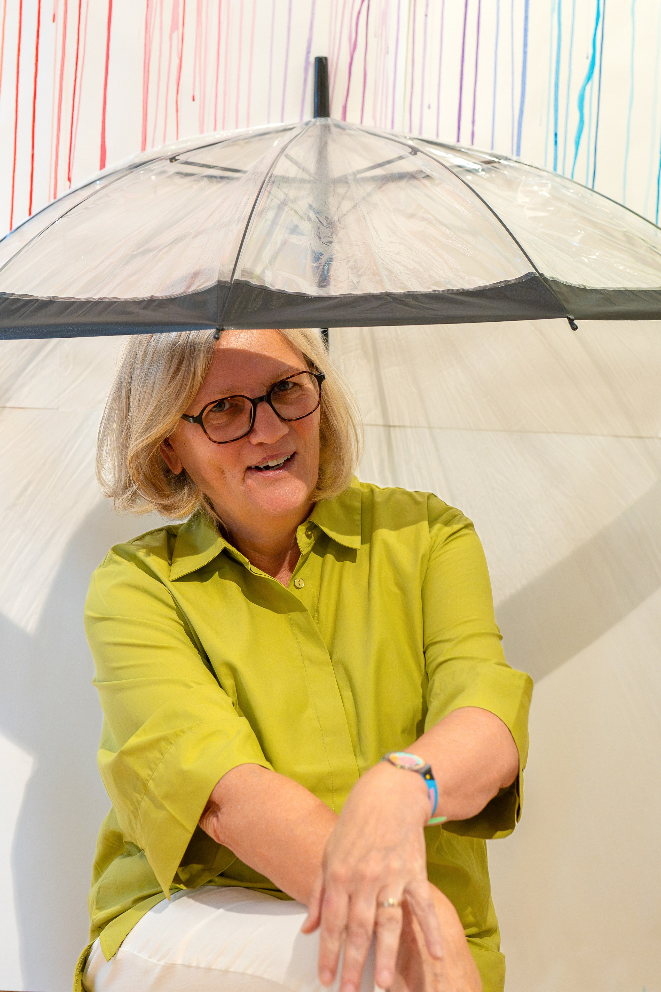 Die Ausstellung “Kinderblicke: Unsere Welt im Fokus — Kinder machen Kunst” (Deutschland, Dillenburg). Family, fashion & event photographer in Doha