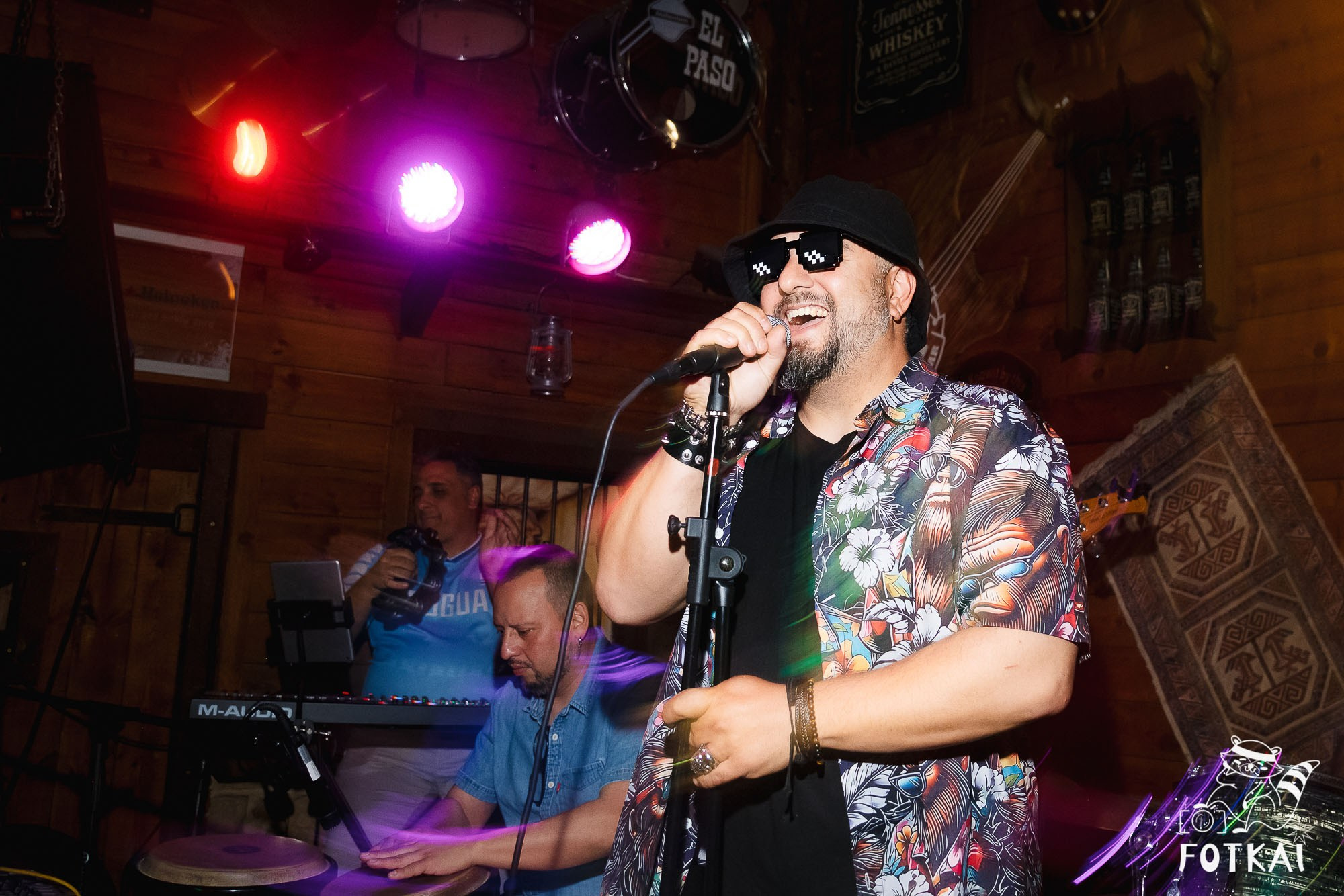 Los Ekilibristas de la Cuerda Floja — Фото с концерта в Торревьехе, 2026 | FOTKAI