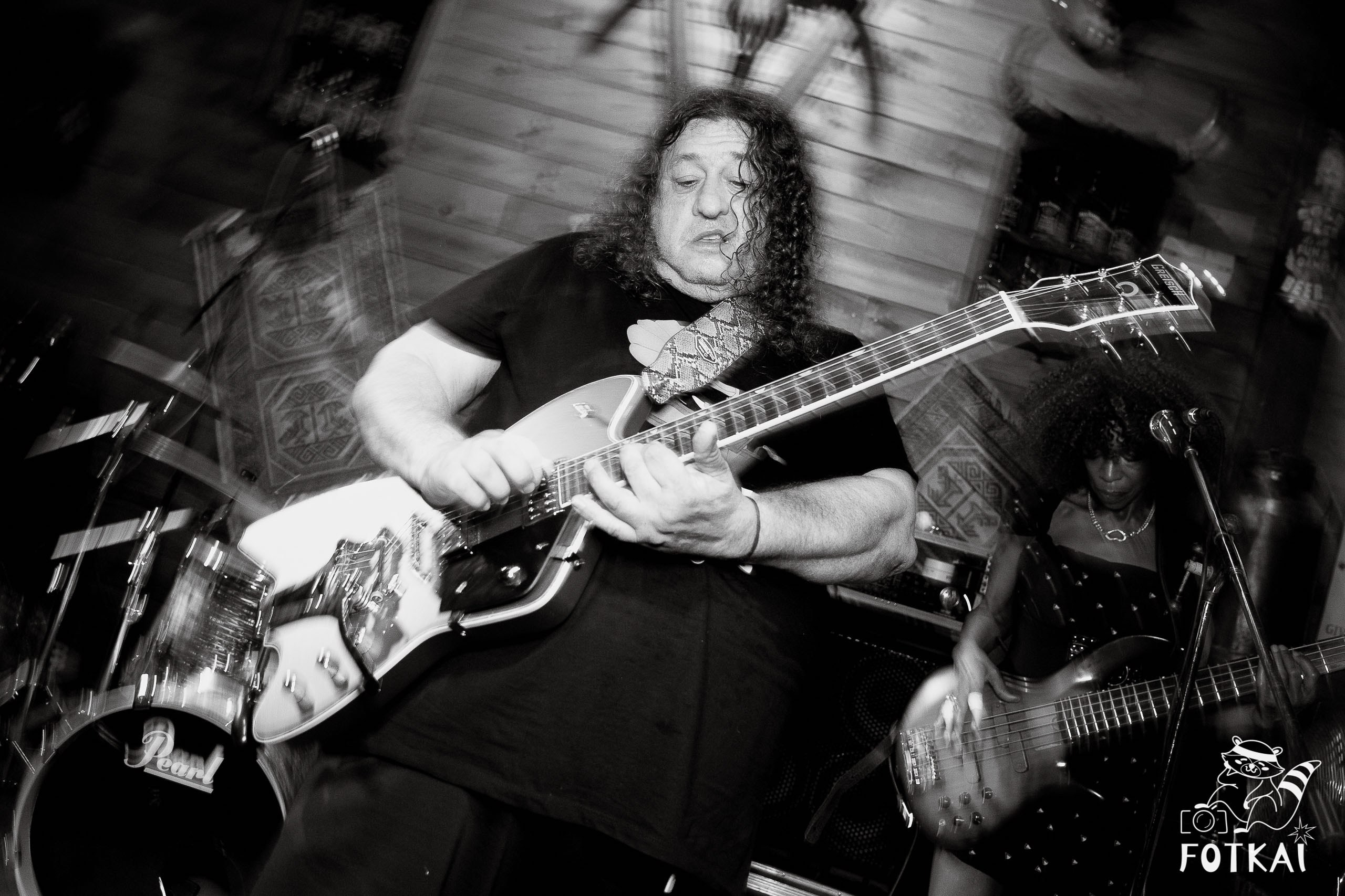 Santi Campillo en El Paso Rock Bar Torrevieja: Reportaje fotográfico 30.08.25 | FOTKAI