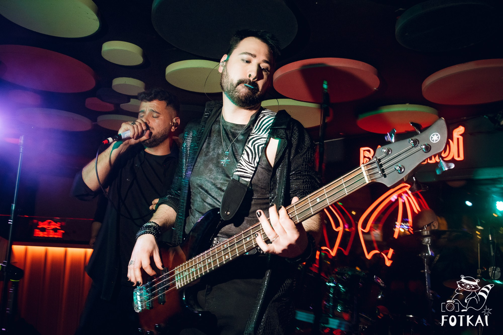 Концерт Delyrio в Confetti Playa Alicante — живое выступление группы, февраль 2026 | FOTKAI