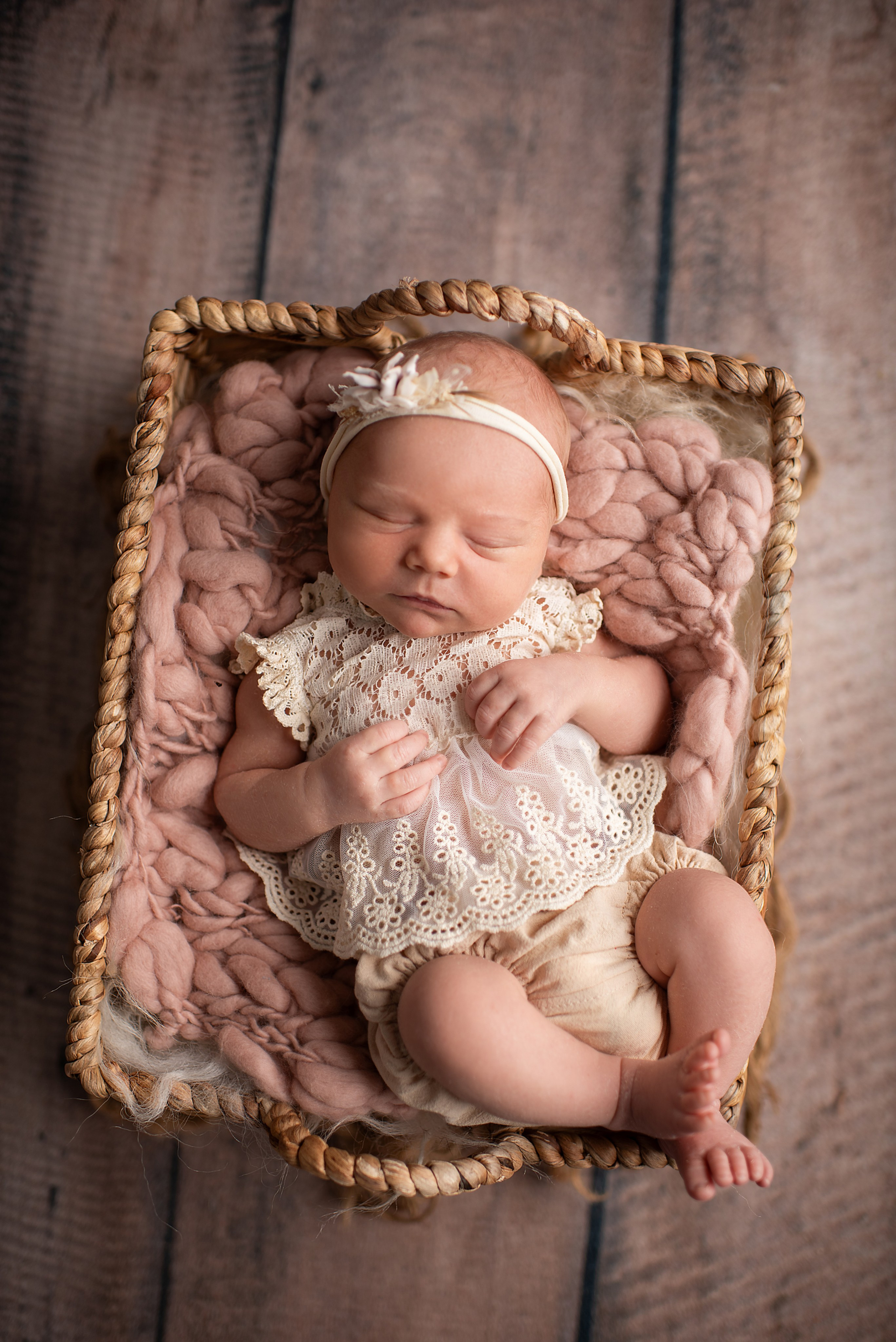 Felicity Ann. Newborn, pregnancy, family photographer in New Jersey