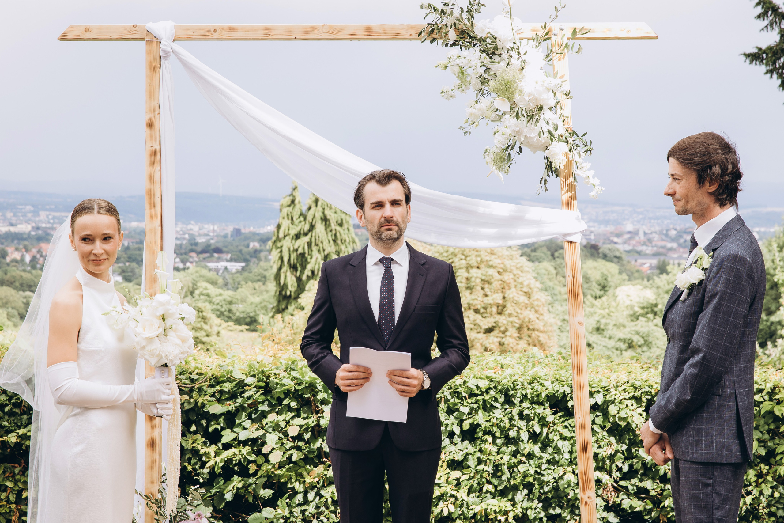 Romantic wedding photography in Denmark – timeless seaside memories