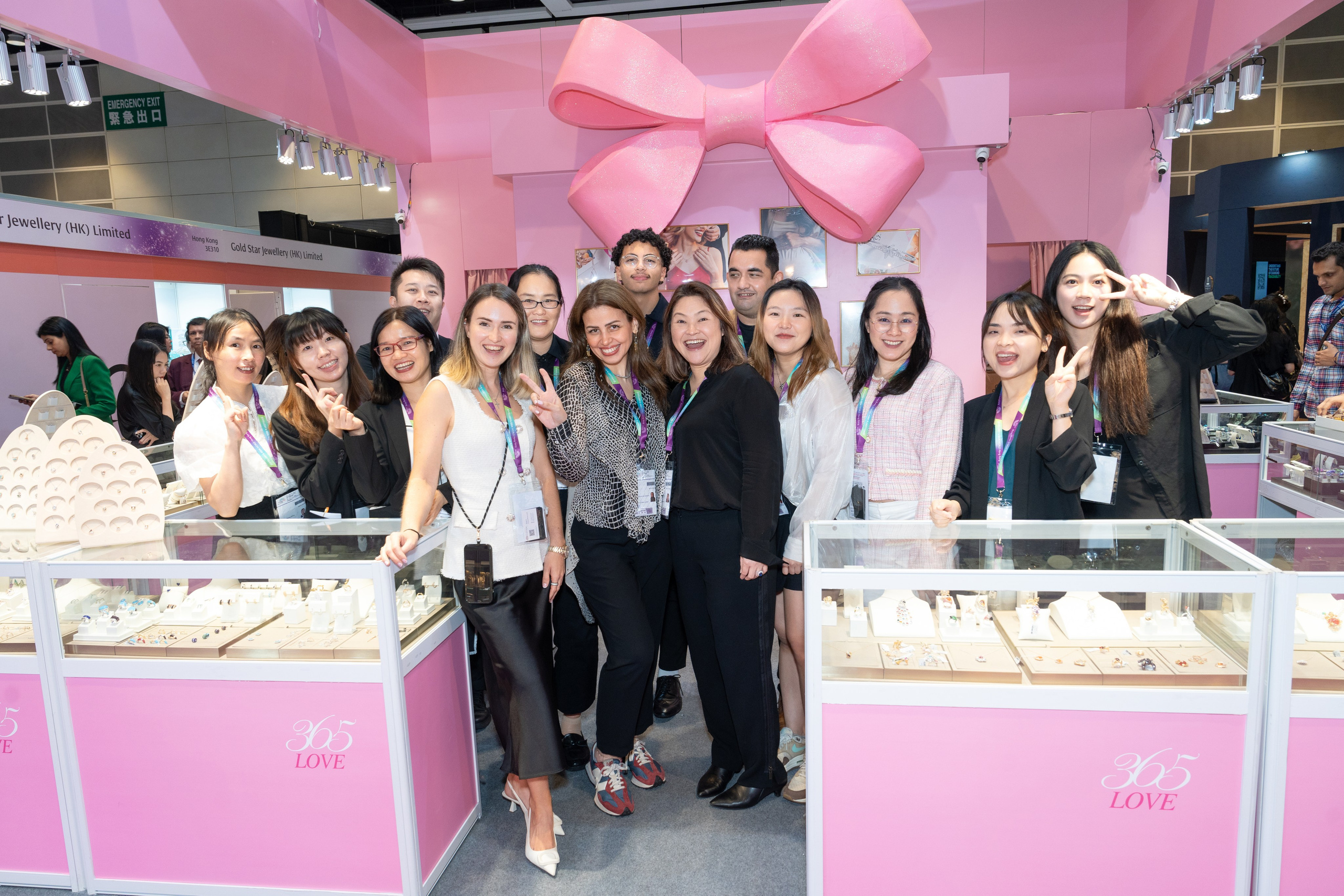 FOREVER5JEWELS. PHOTOGRAPHER IN HONG KONG (WEDDING, FASHION, FAMILY, EVENTS)