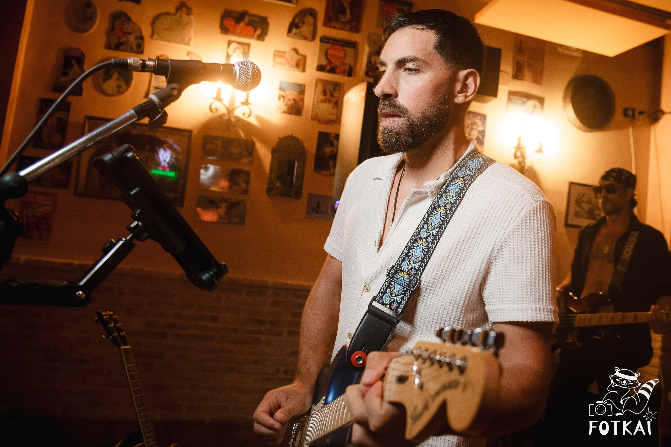 Stones of the Coast en Café Aljibe Rojales: Reportaje fotográfico 30.08.25 | FOTKAI