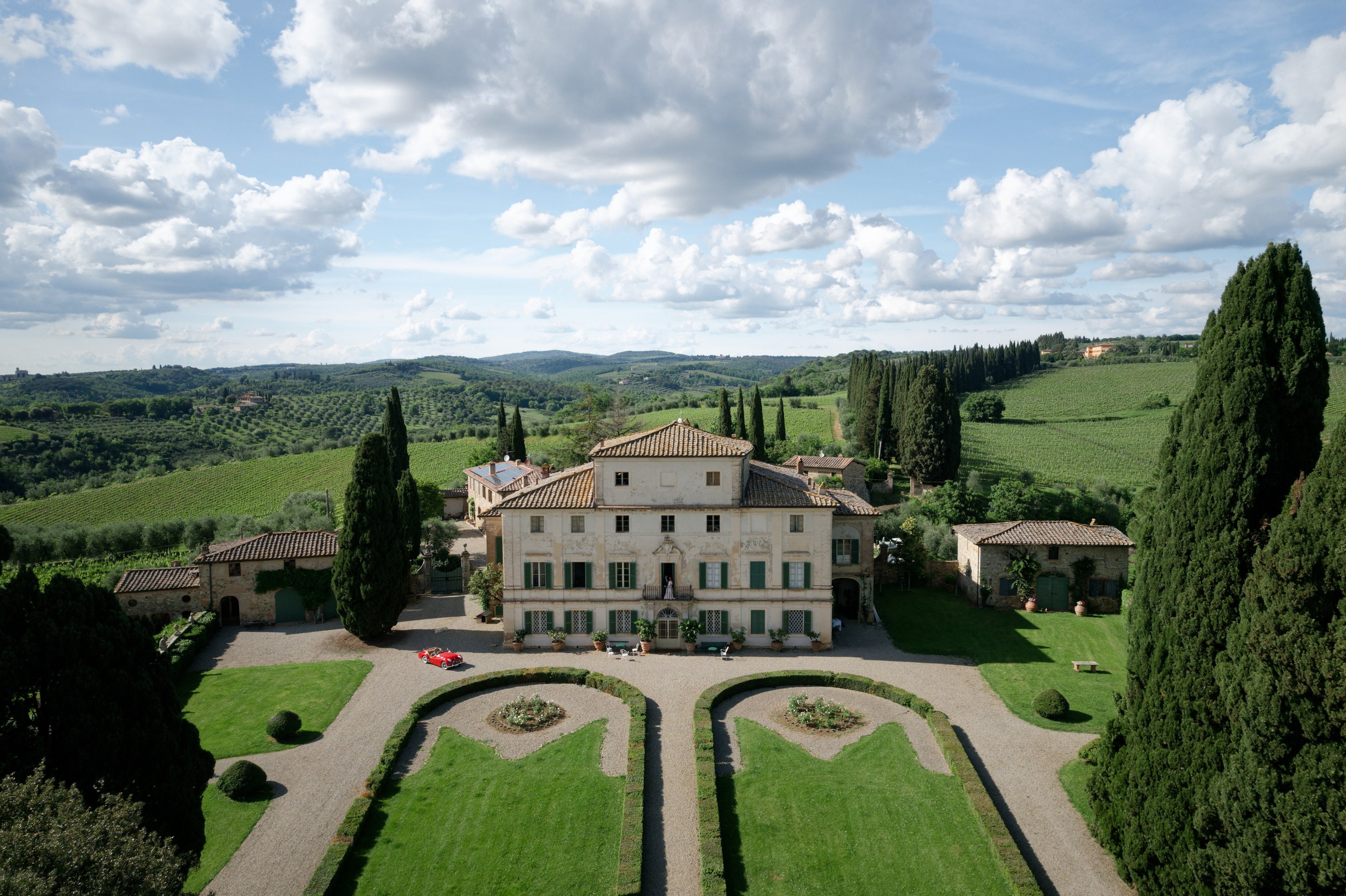 Wedding editorial at Villa di Geggiano, Tuscany, Italy