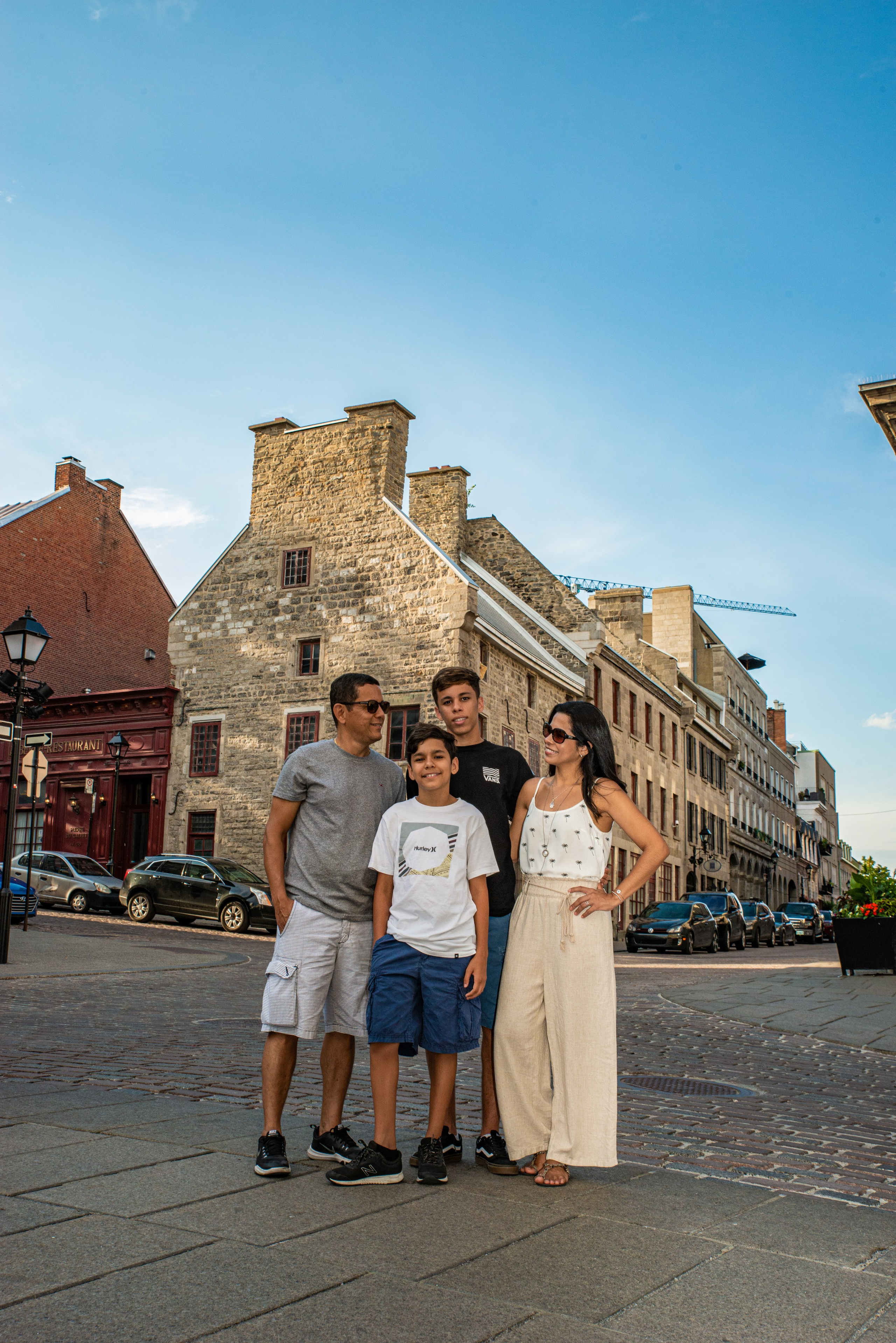 Andressa’s Family (Montreal QC). Carlos Lima Photography — Photographer in Calgary