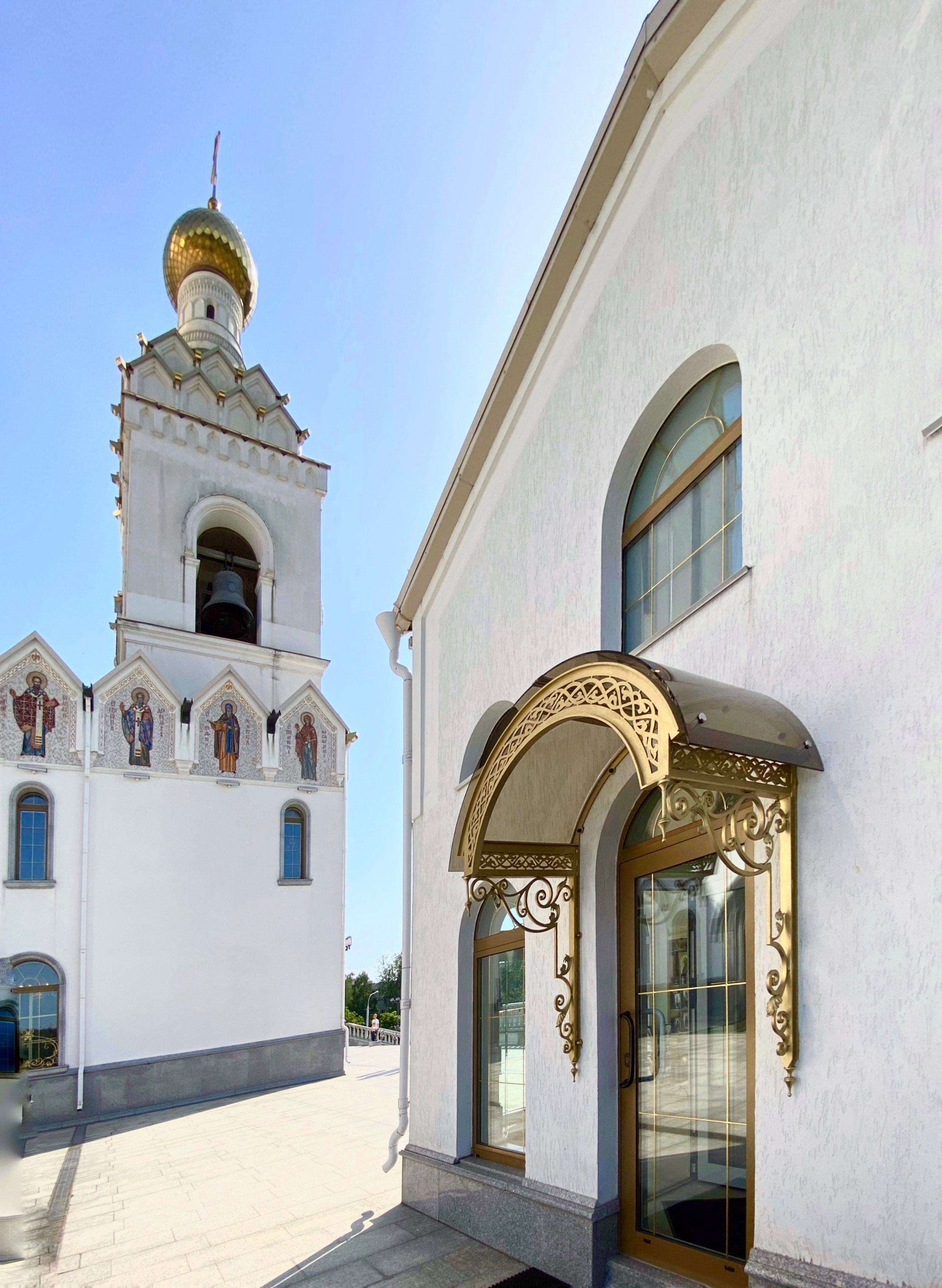 Козырьки Храма-памятника в честь Всех Святых. Скульптор кузнец Мария Тарлецкая