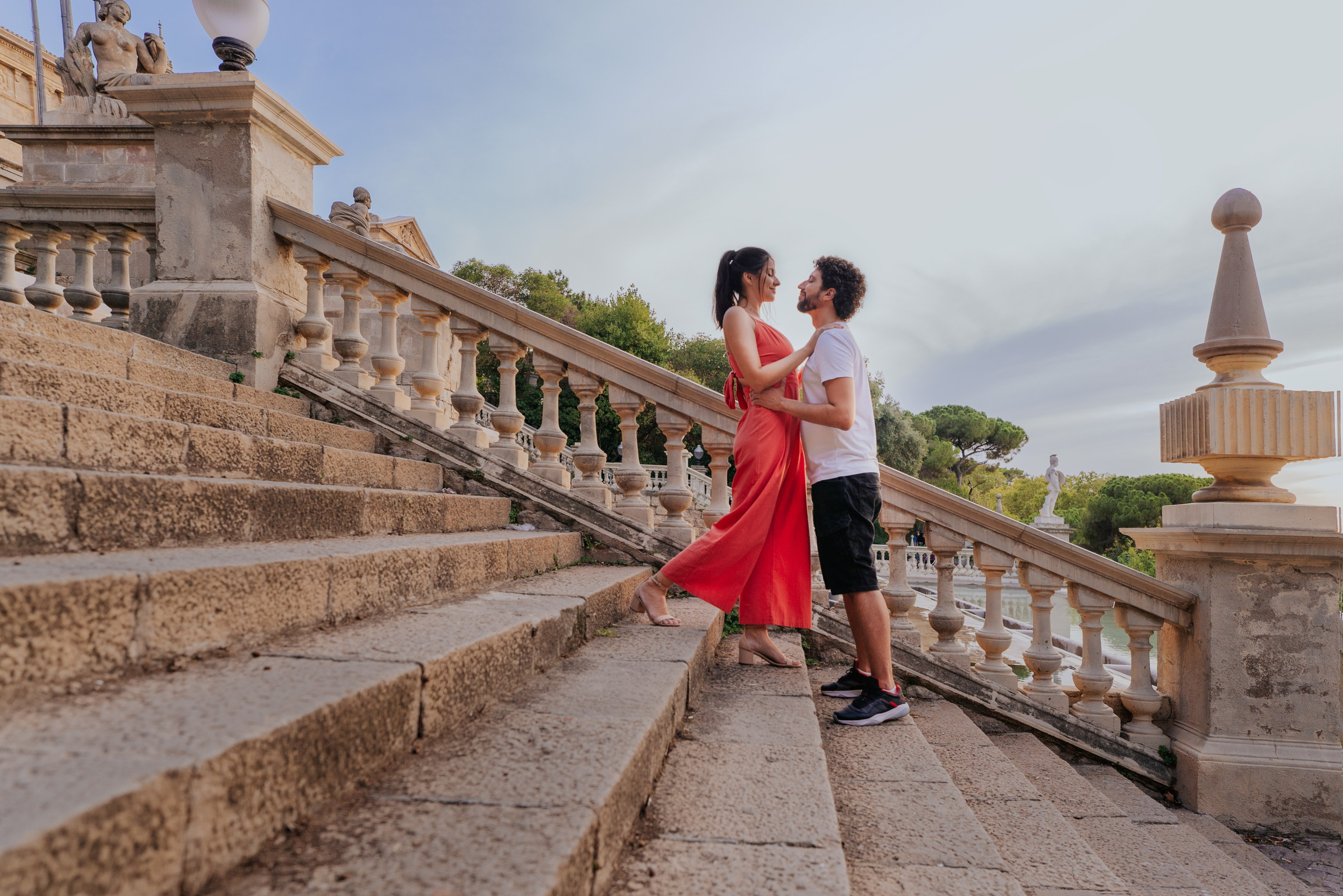 Love Story Montjuic. DiaFoto — Wow Photographer in Barcelona | Premium Barcelona Photoshoot Experience
