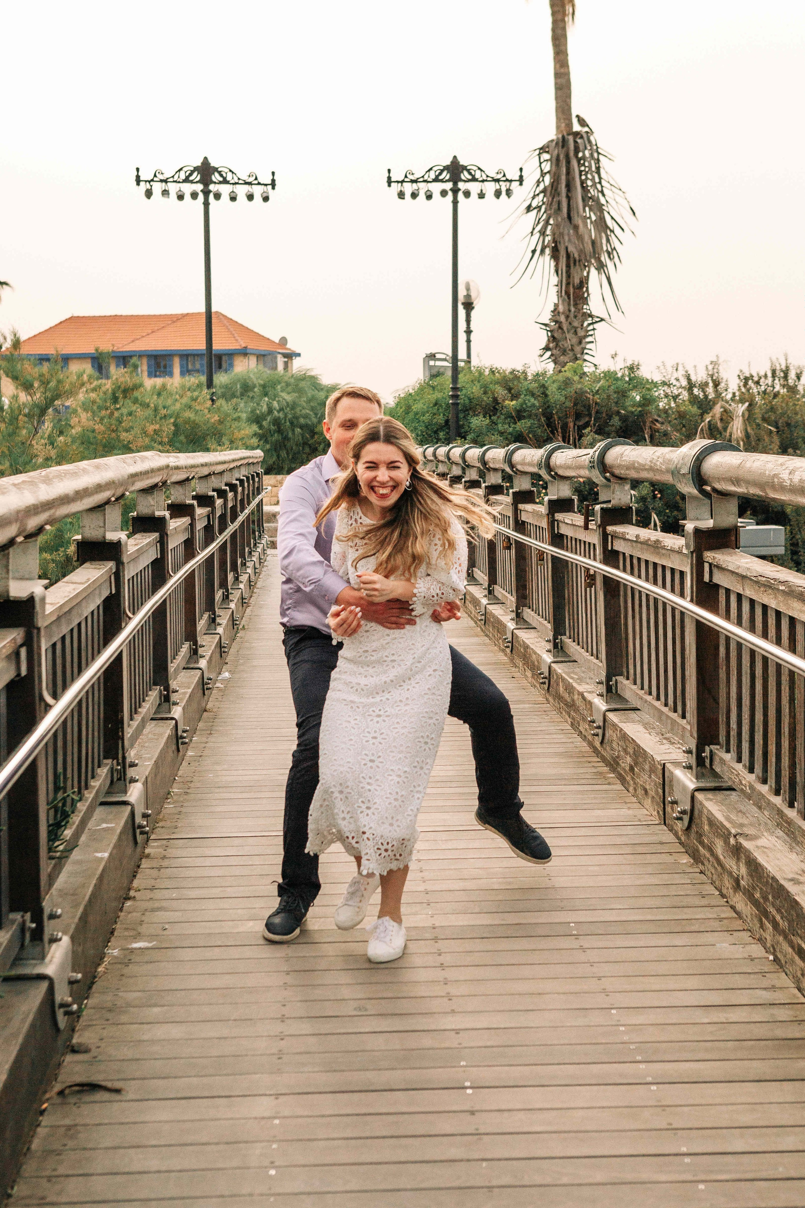 LOVERS IN JAFFO. PHOTOGRAPHER IN ISRAEL