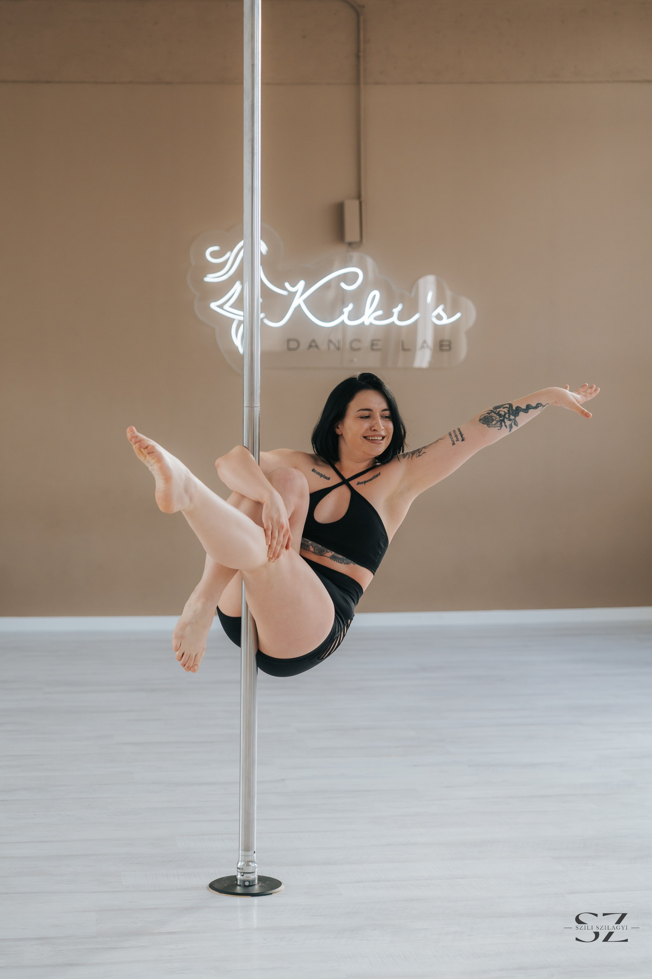 Kiki’s Dancelab Pole Session. Szili Szilagyi | Visual Storyteller