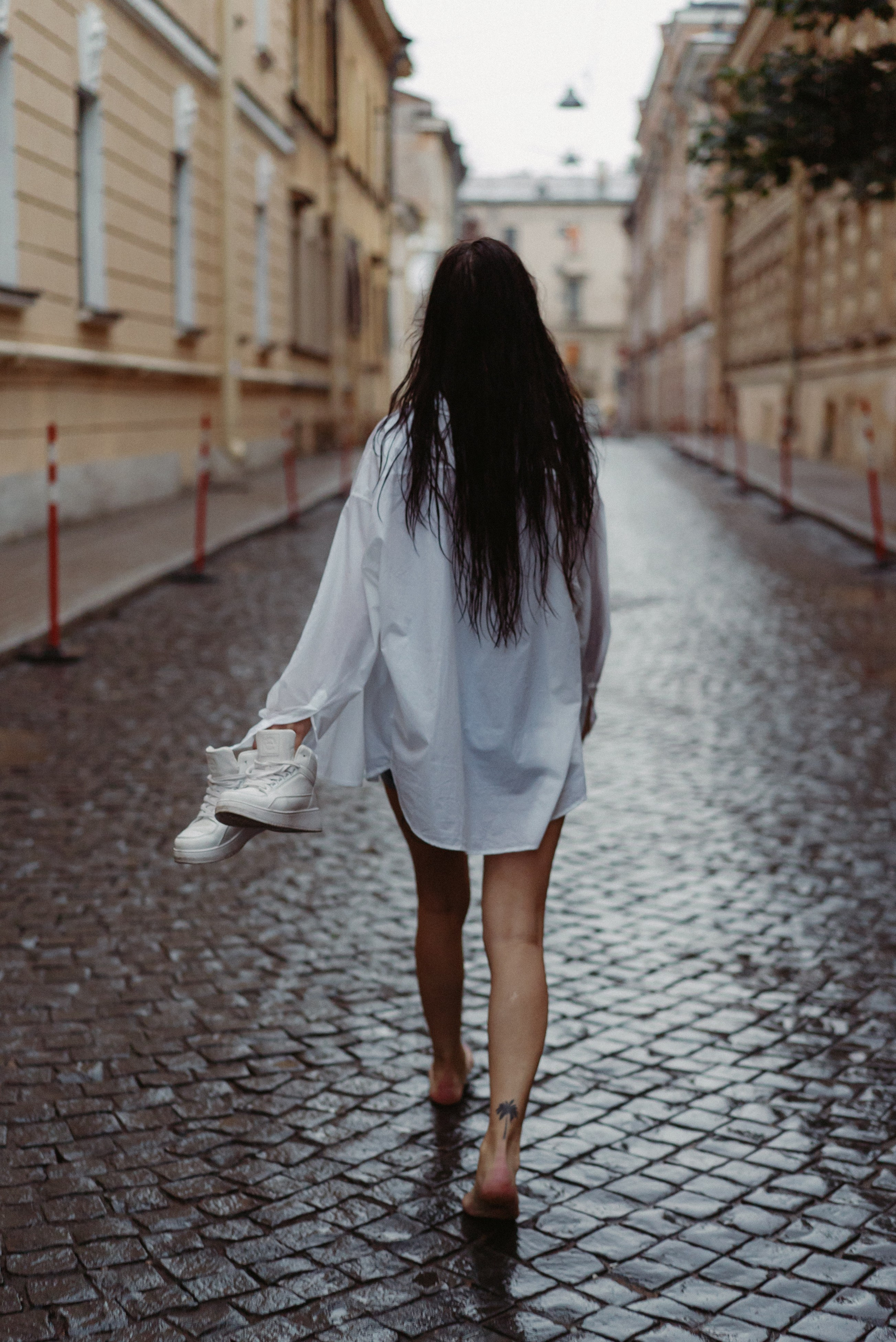 Walking in the rain. Videographer and photographer in New York // MAKAROV.VIDEO