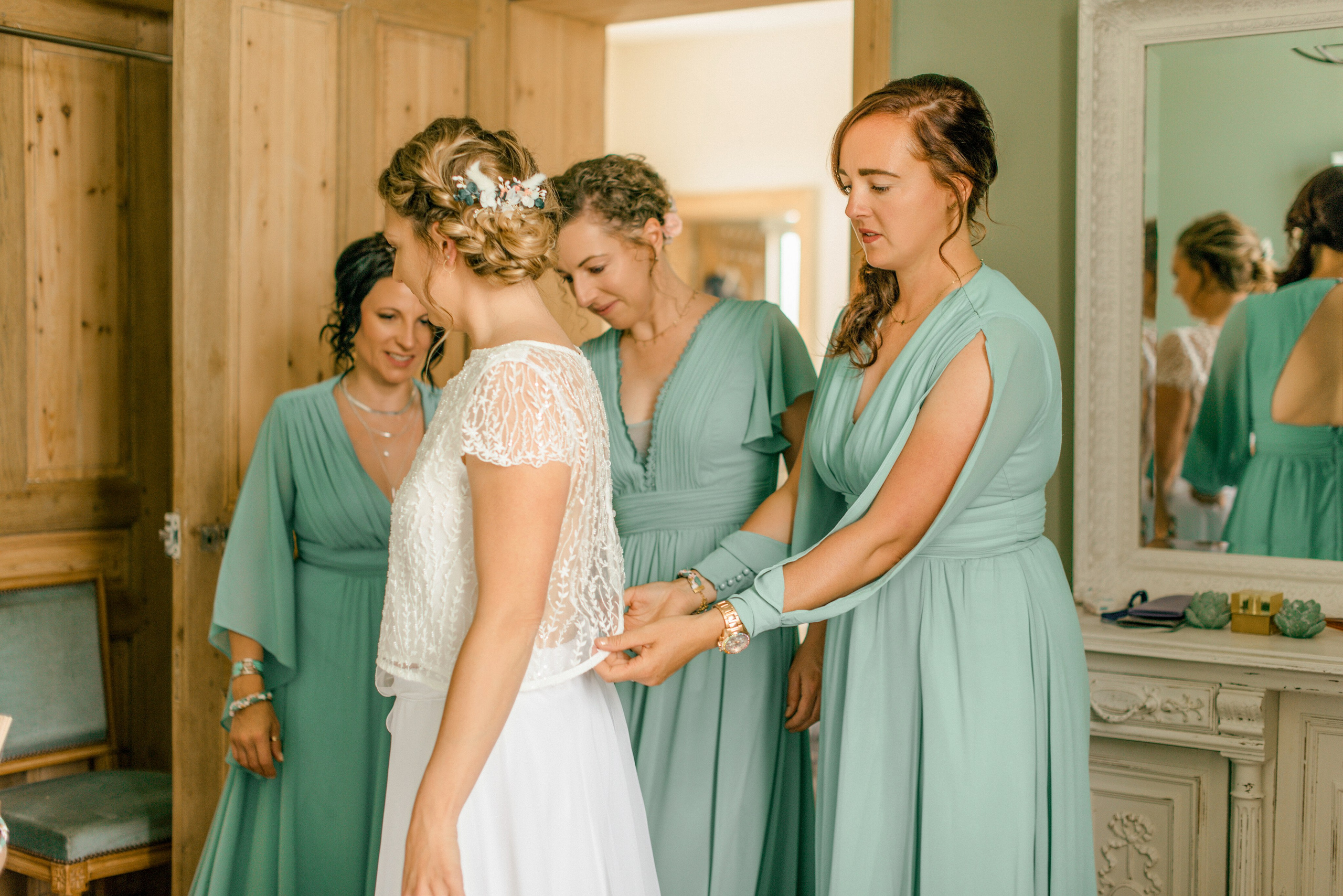 Séance photo intime à Montmartre lors d’un shooting mariage, Paris