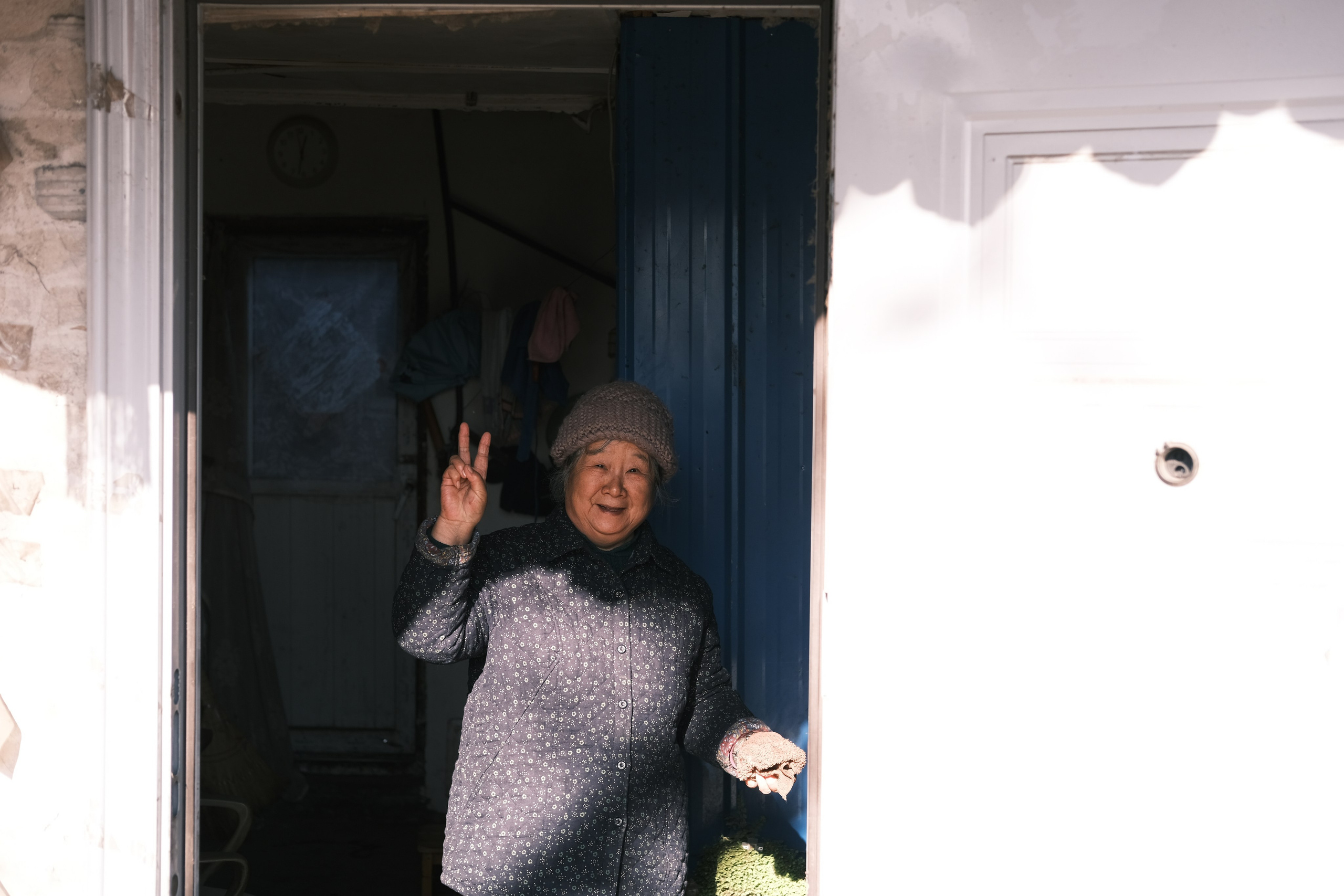 Behind The Shot: A Smile Behind the Door | Beijing Street Photography