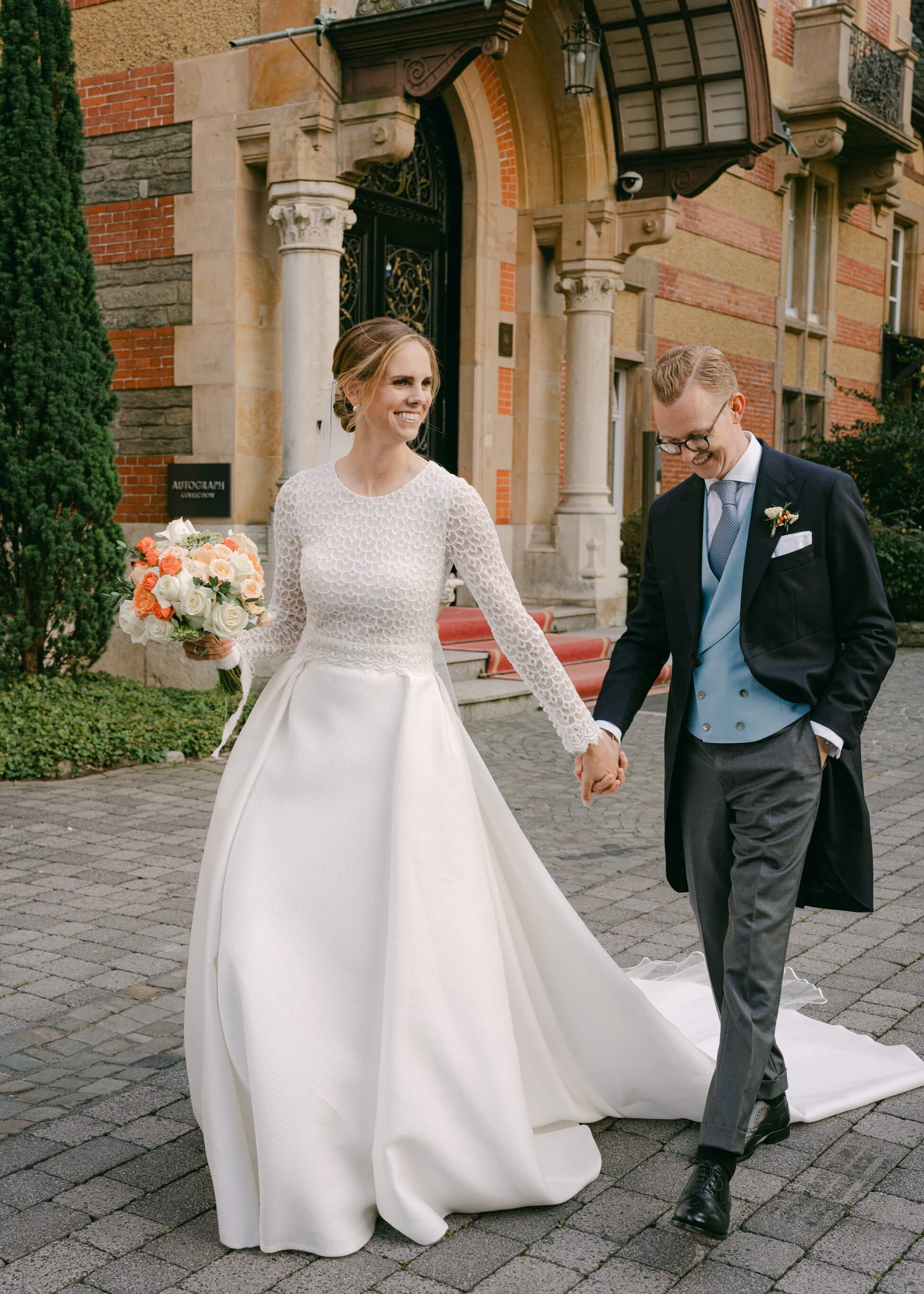 Bride and groom walking together at Villa Rothschild entrance, luxury wedding Frankfurt wedding planner Marie Alsleben