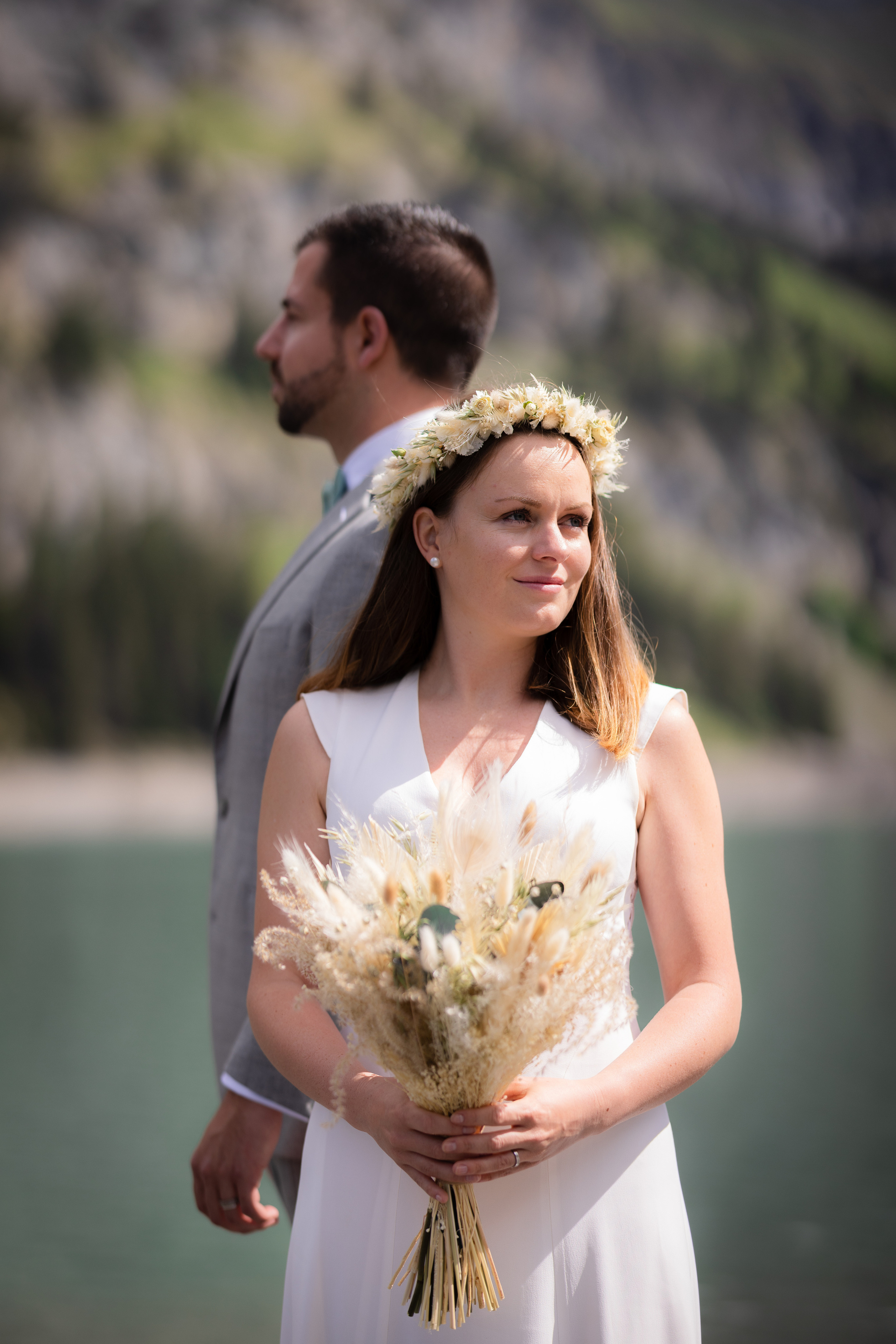 Oeschinensee elopement. Family photographer Zurich & Switzerland Daria Moore