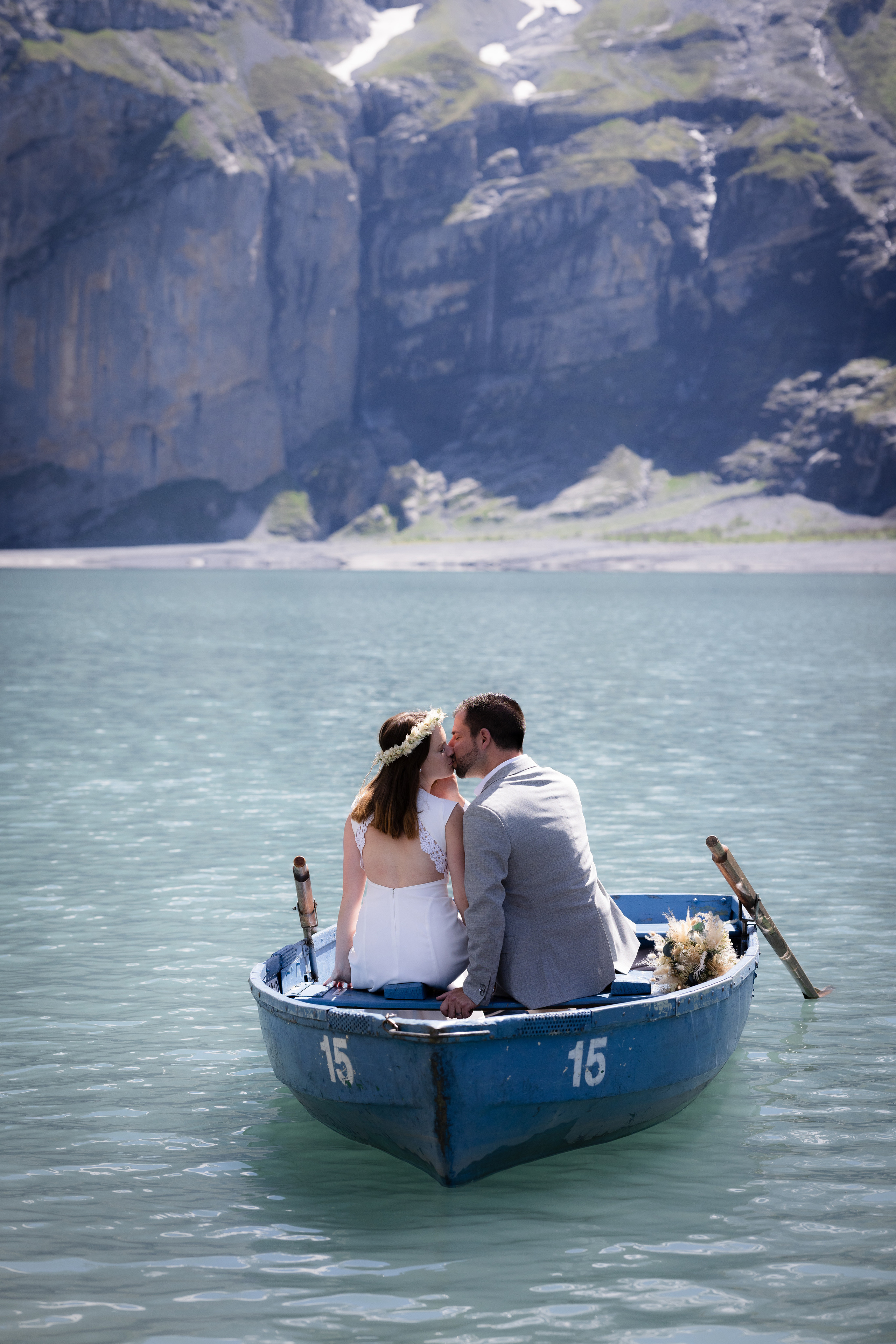 Oeschinensee elopement. Family photographer Zurich & Switzerland Daria Moore